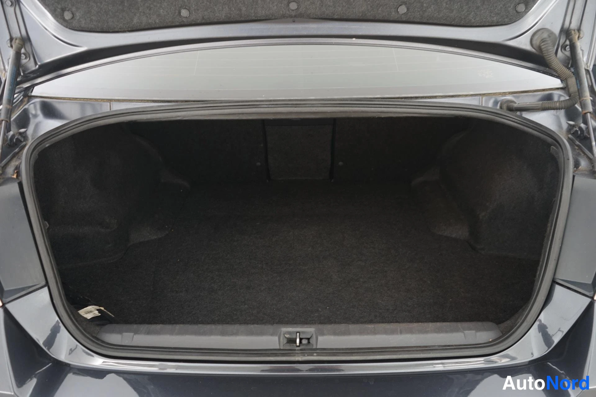 Harmaa Subaru Legacy 2010, tavaratila, kuva 12