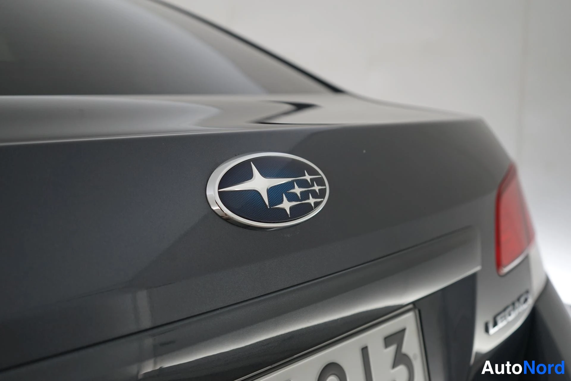 Harmaa Subaru Legacy 2010, yksityiskohta, kuva 23