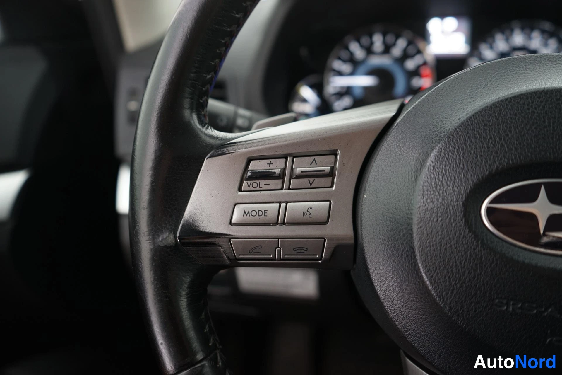 Musta Subaru Outback 2011, yksityiskohta, kuva 12