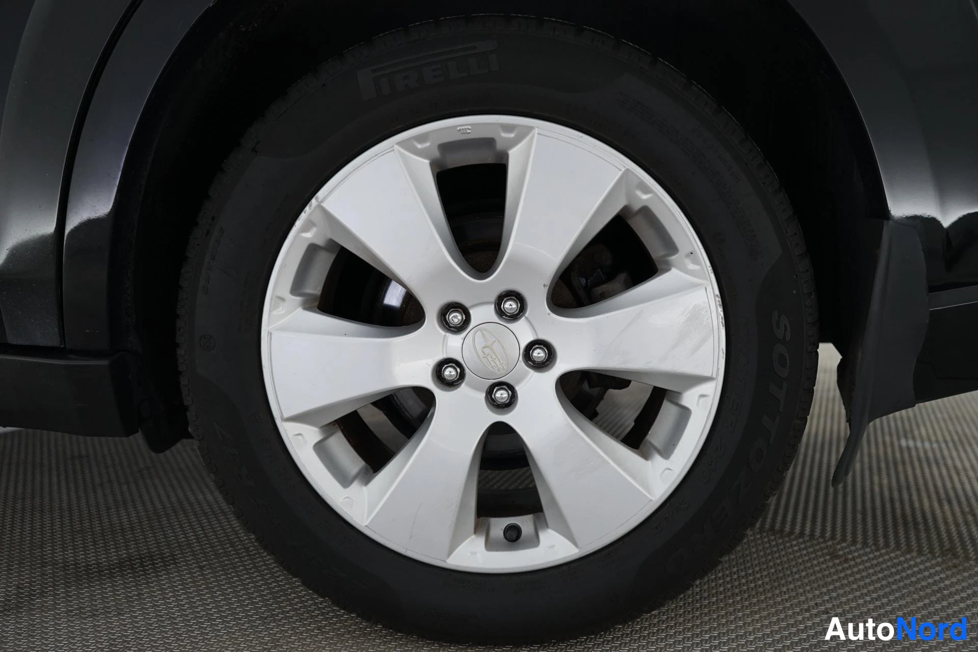 Musta Subaru Outback 2011, yksityiskohta, kuva 19