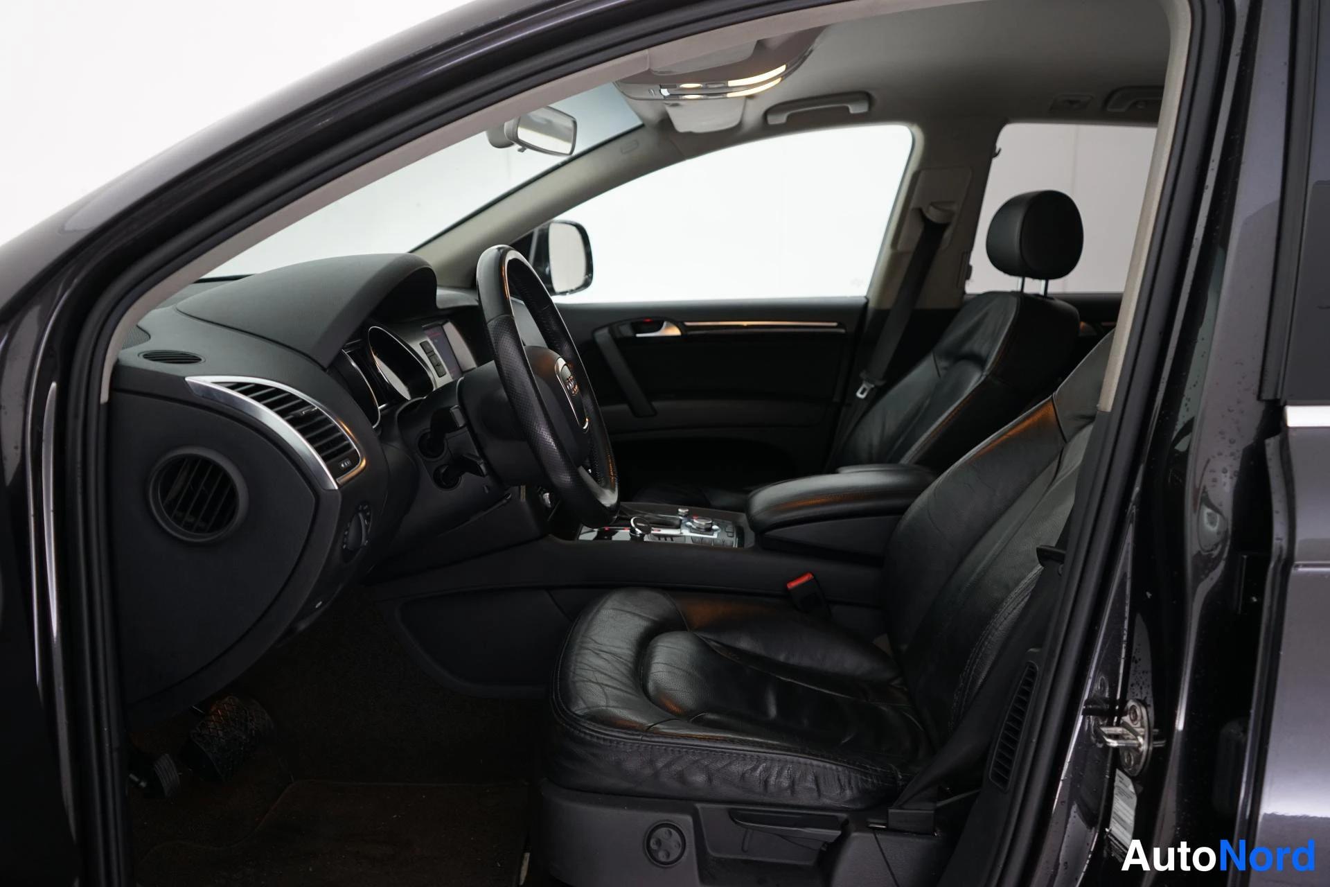 Harmaa Audi Q7 2006, etuistuimet, kuva 7