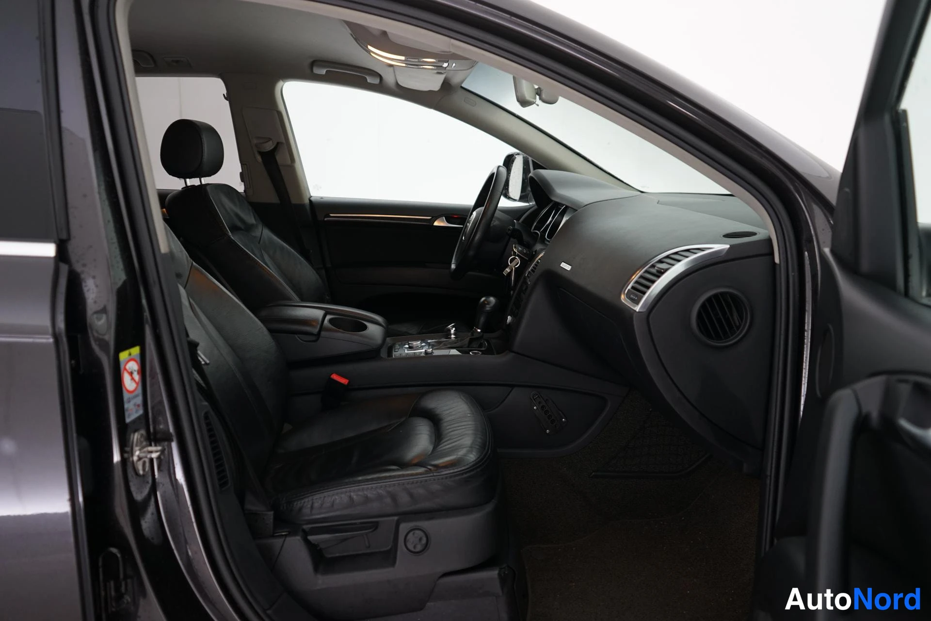 Harmaa Audi Q7 2006, etuistuimet, kuva 8