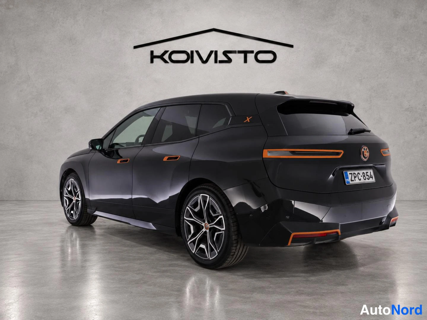 Musta BMW iX 2022, takaviisto, kuva 6
