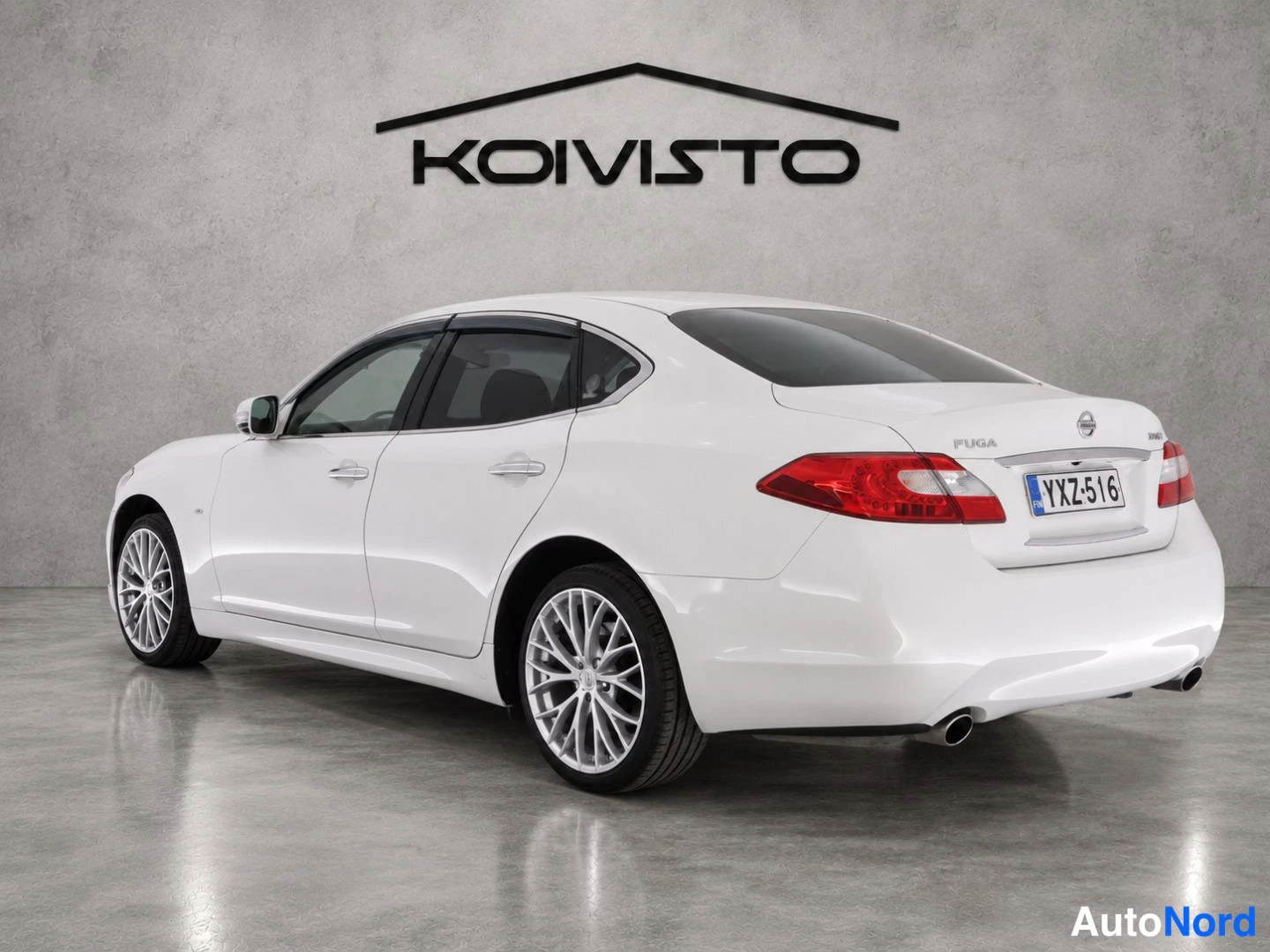 Valkoinen Nissan Fuga 2009, takaviisto, kuva 5