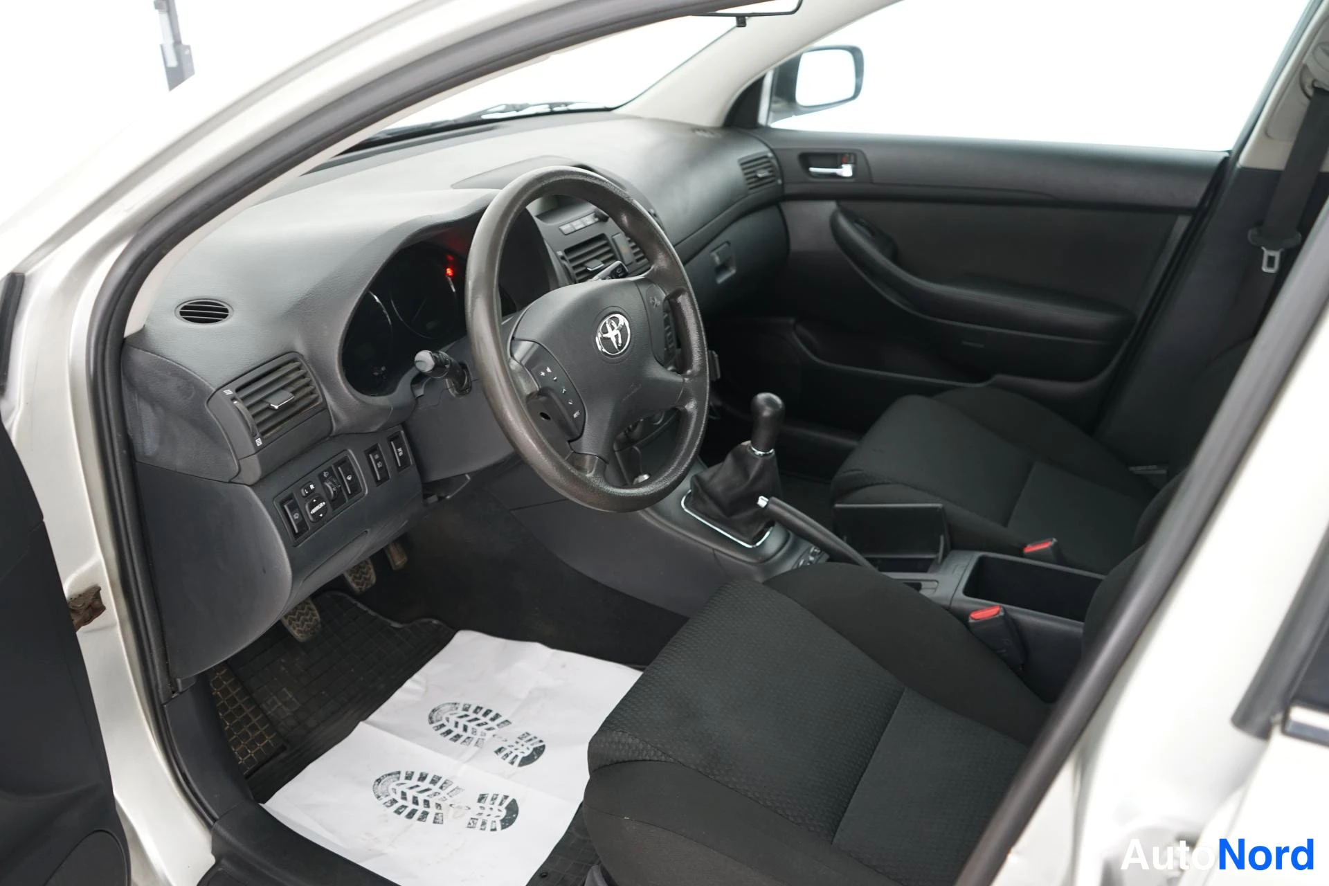 Beige Toyota Avensis 2006, ohjaamo, kuva 6