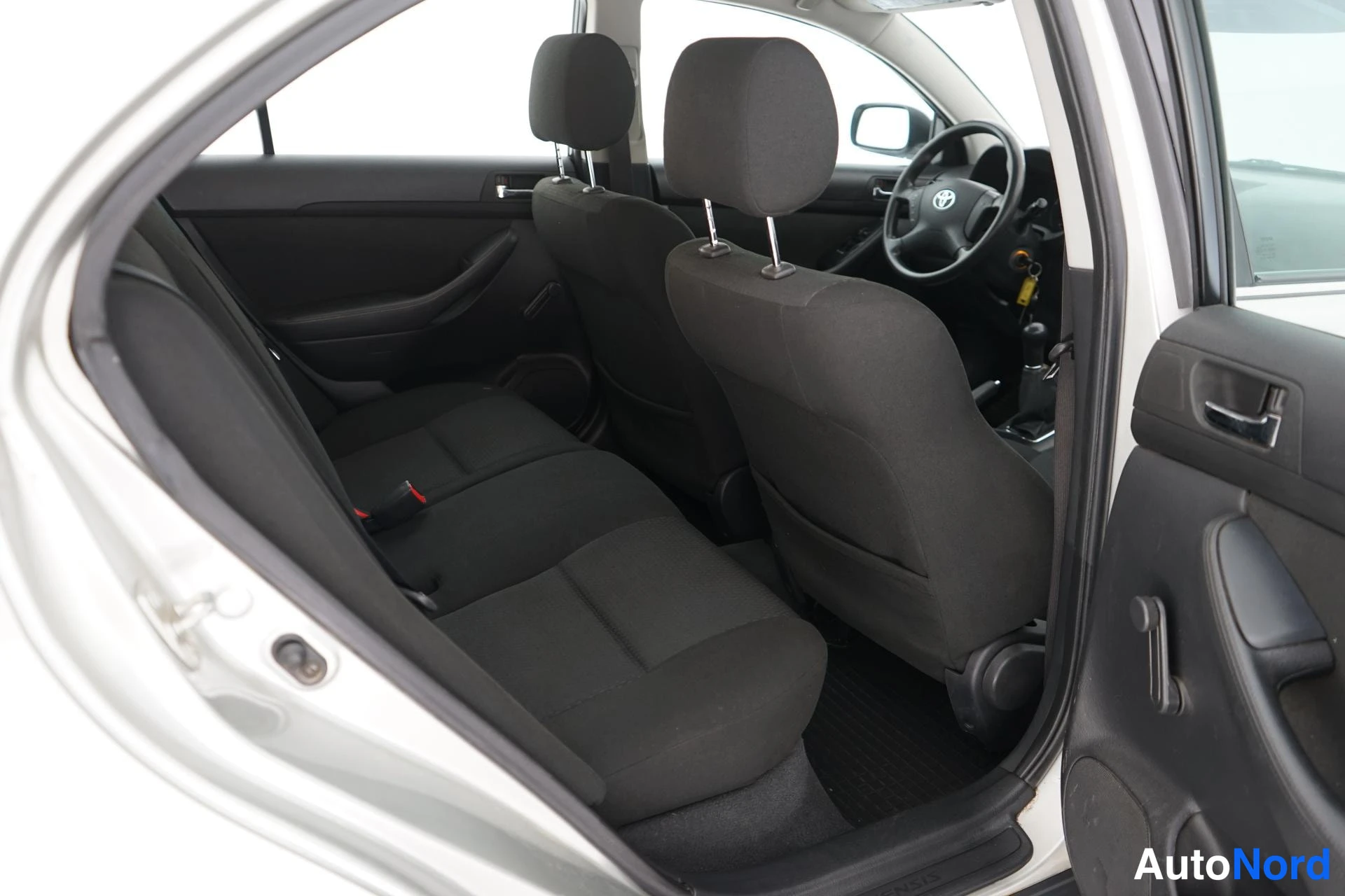 Beige Toyota Avensis 2006, ohjaamo, kuva 7