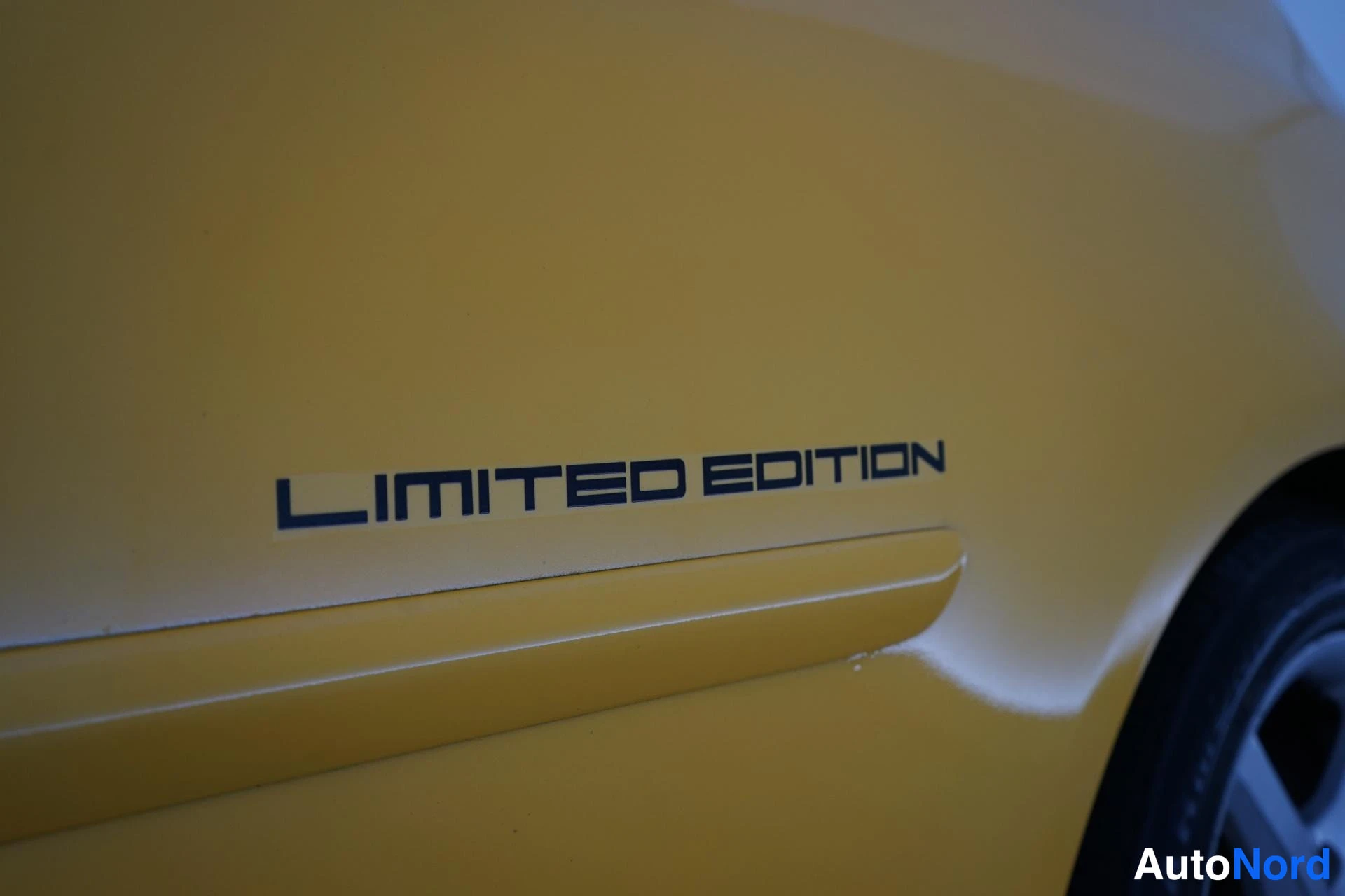 Keltainen Volkswagen Golf 2006, yksityiskohta, kuva 20