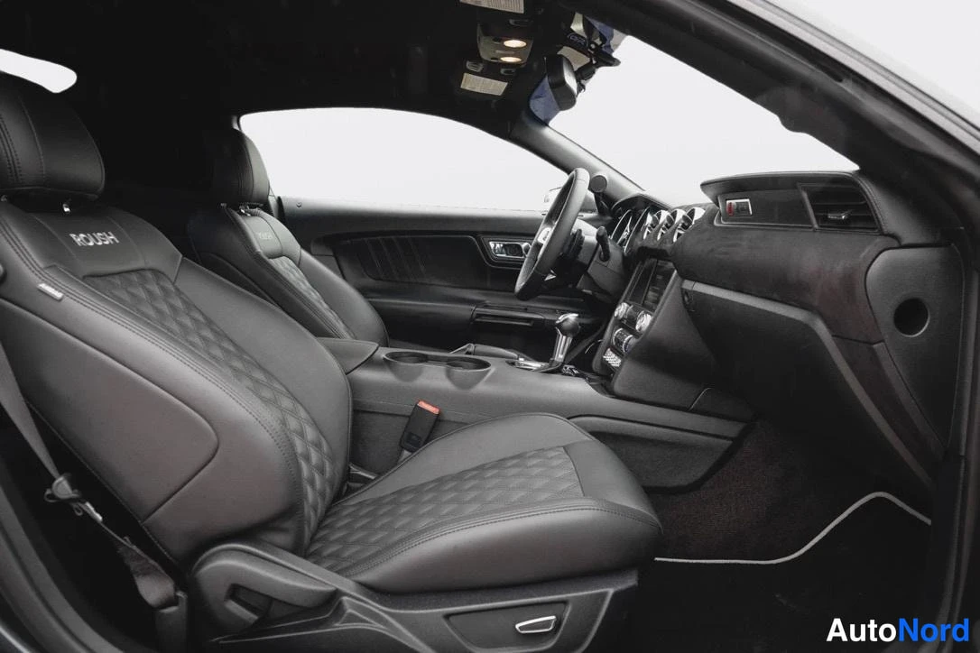 Vihreä Ford Mustang 2015, ohjaamo, kuva 5
