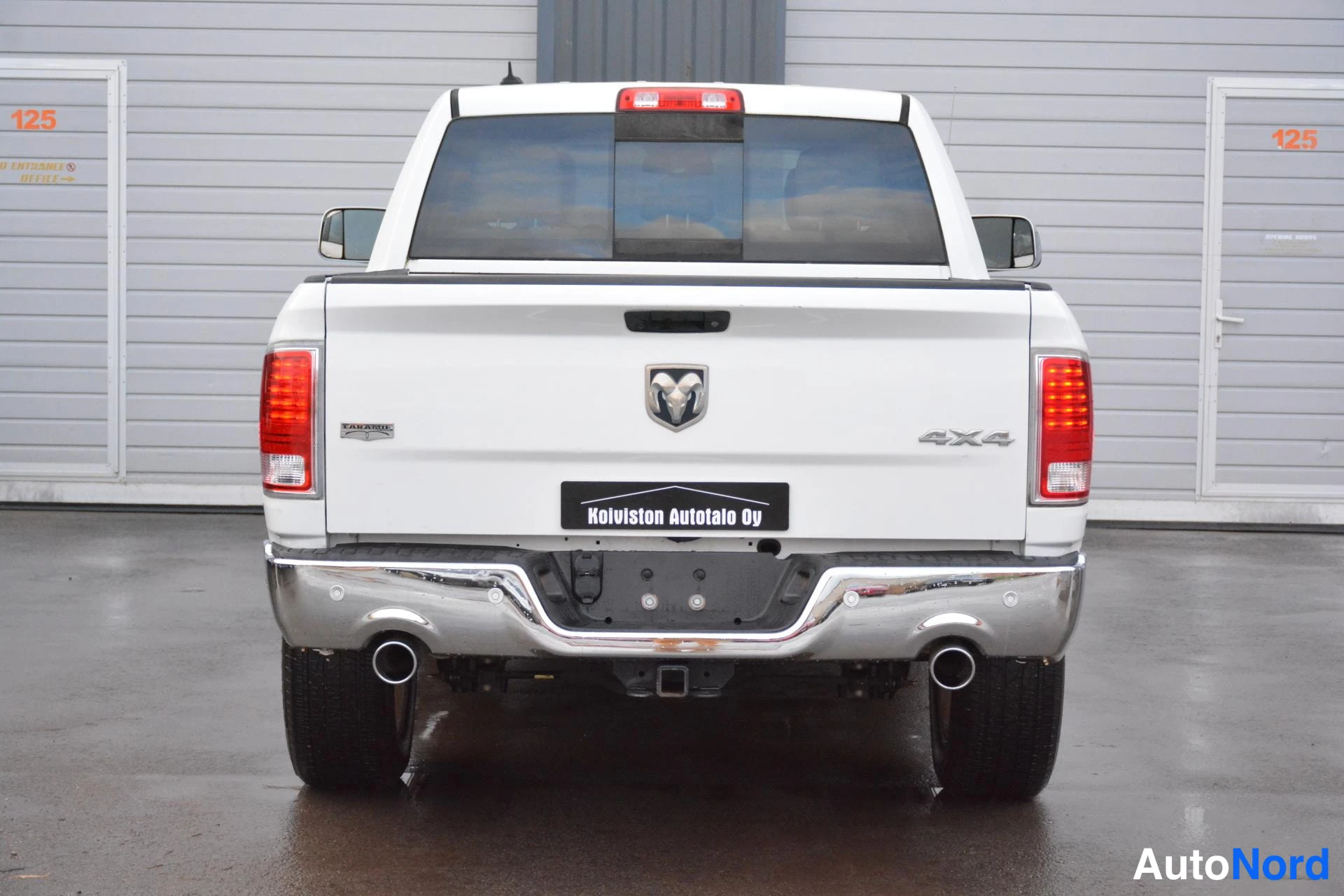 Valkoinen Dodge Ram 1500 2018, takaa, kuva 10