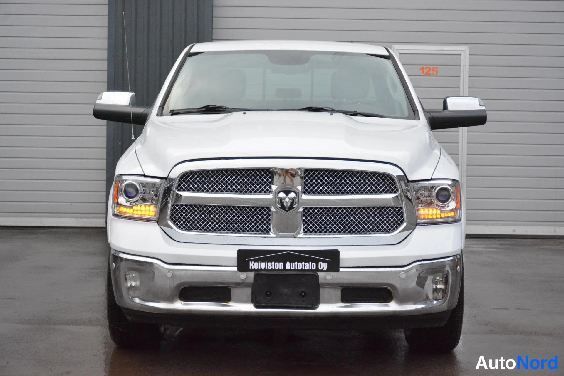 Valkoinen Dodge Ram 1500 2018, edestä, kuva 5
