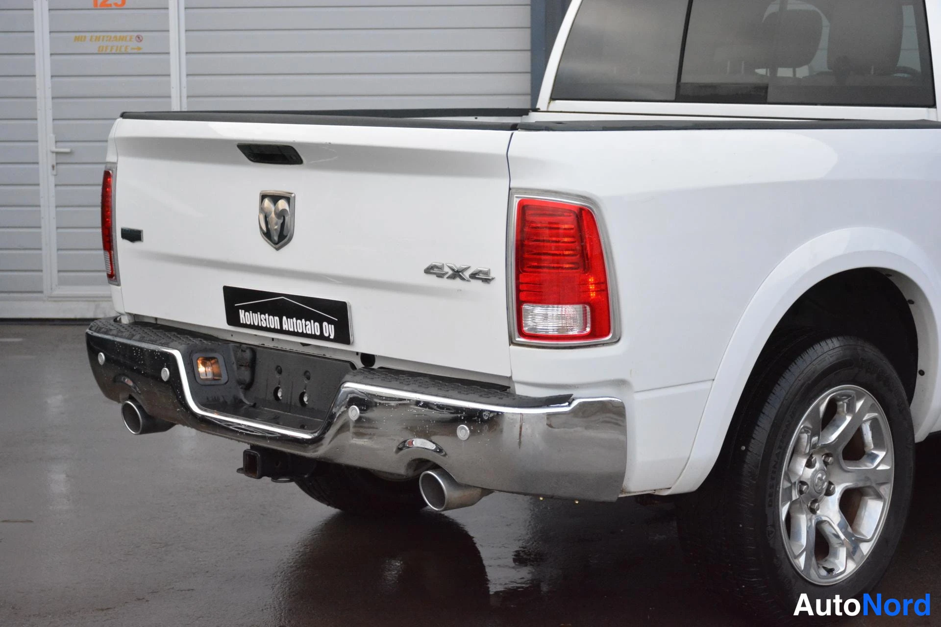 Valkoinen Dodge Ram 1500 2018, takaviisto, kuva 9