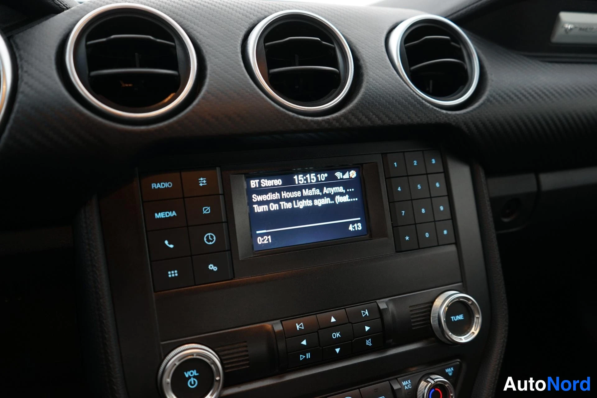 Valkoinen Ford Mustang 2019, yksityiskohta, kuva 12