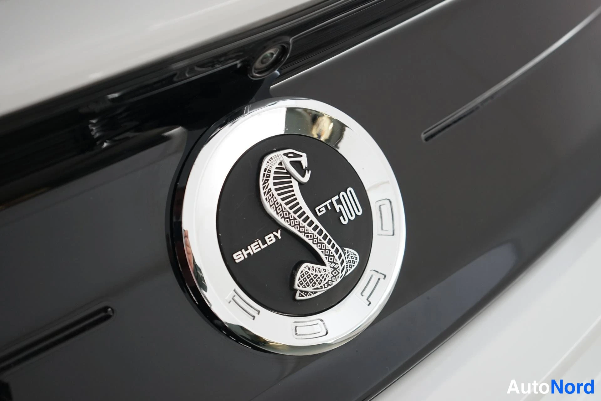 Valkoinen Ford Mustang 2019, yksityiskohta, kuva 14