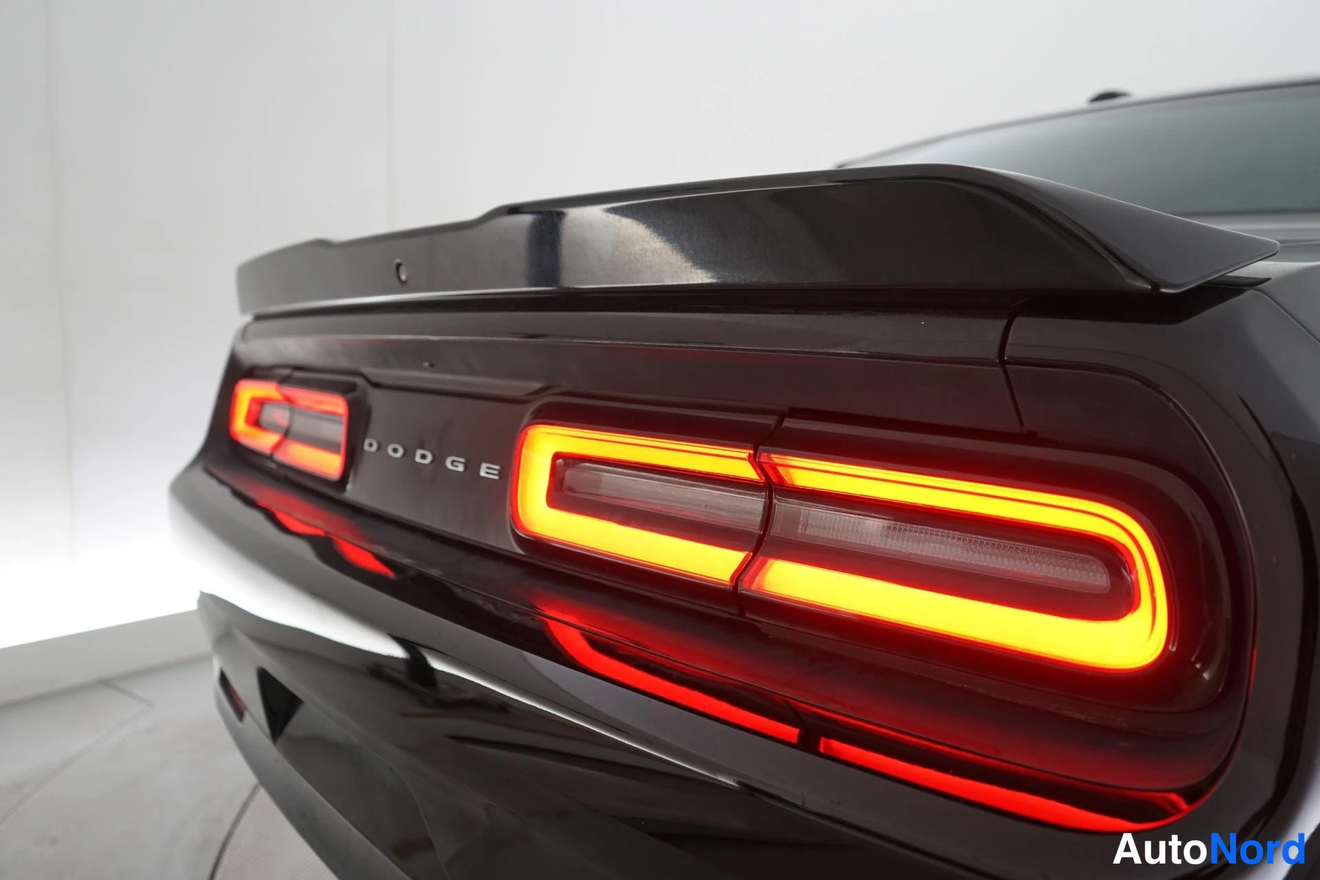 Musta Dodge Challenger 2018, yksityiskohta, kuva 23