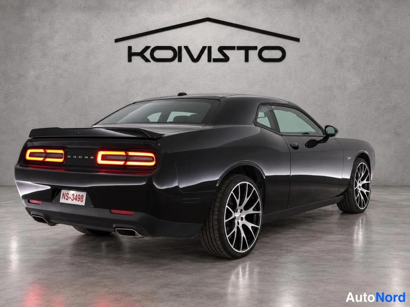Musta Dodge Challenger 2018, takaviisto, kuva 8