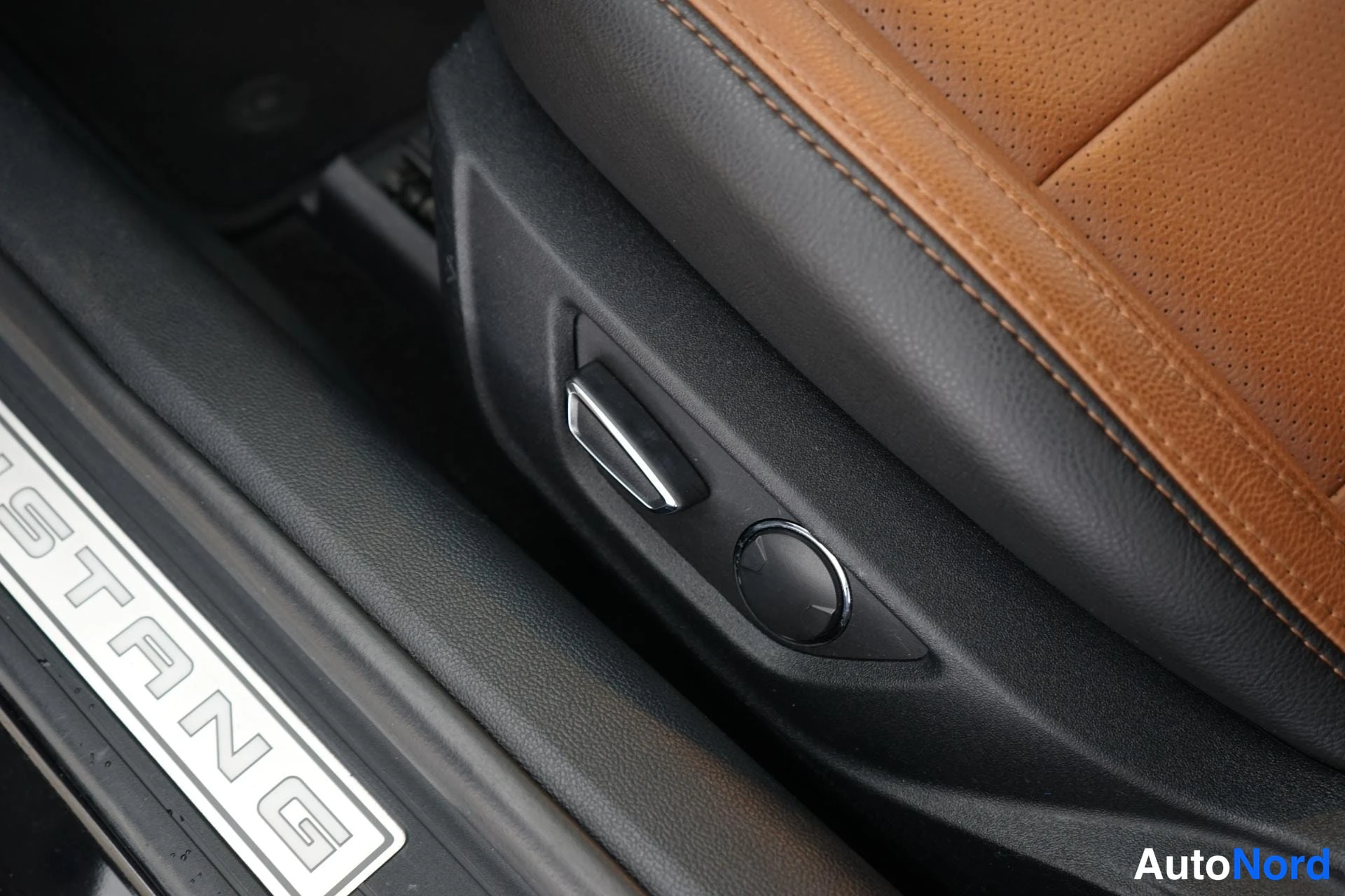 Musta Ford Mustang 2019, yksityiskohta, kuva 13