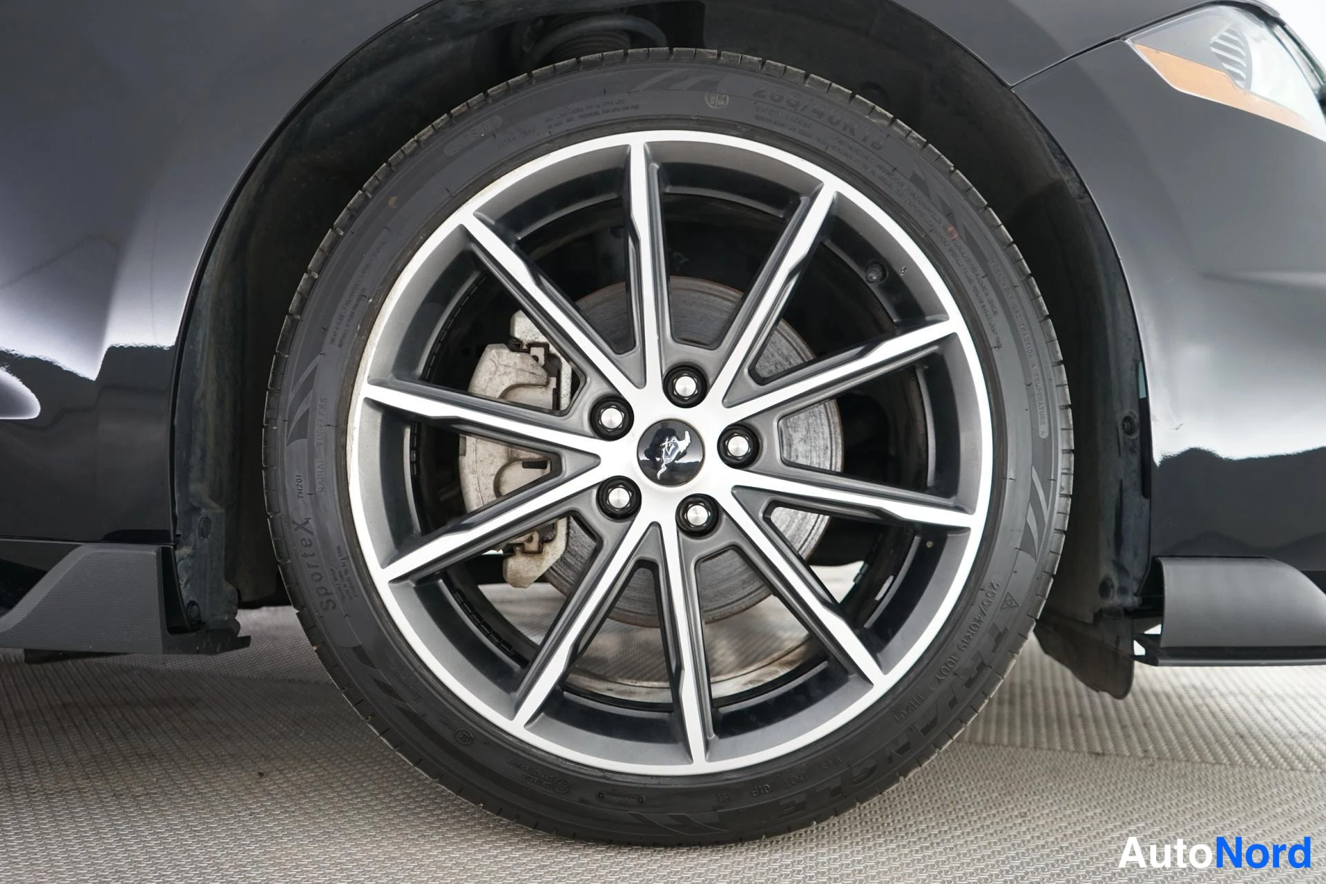 Musta Ford Mustang 2019, yksityiskohta, kuva 19
