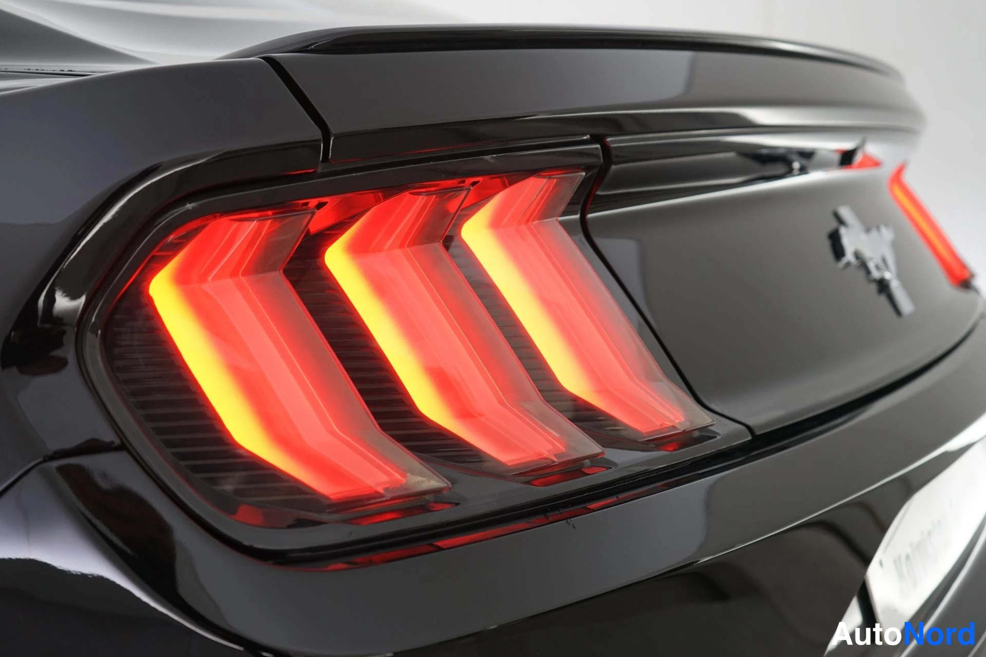 Musta Ford Mustang 2019, yksityiskohta, kuva 23