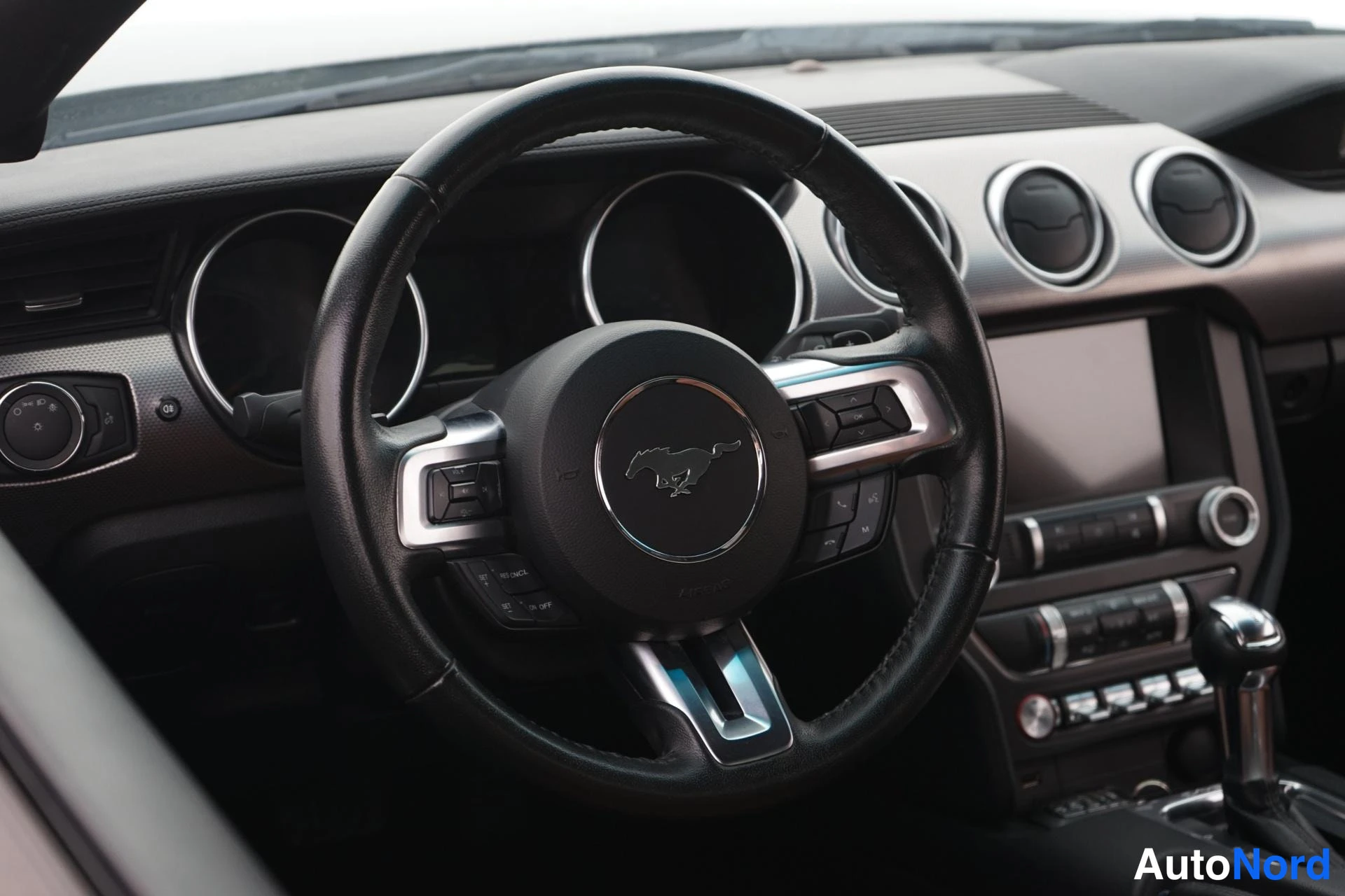 Musta Ford Mustang 2019, yksityiskohta, kuva 12