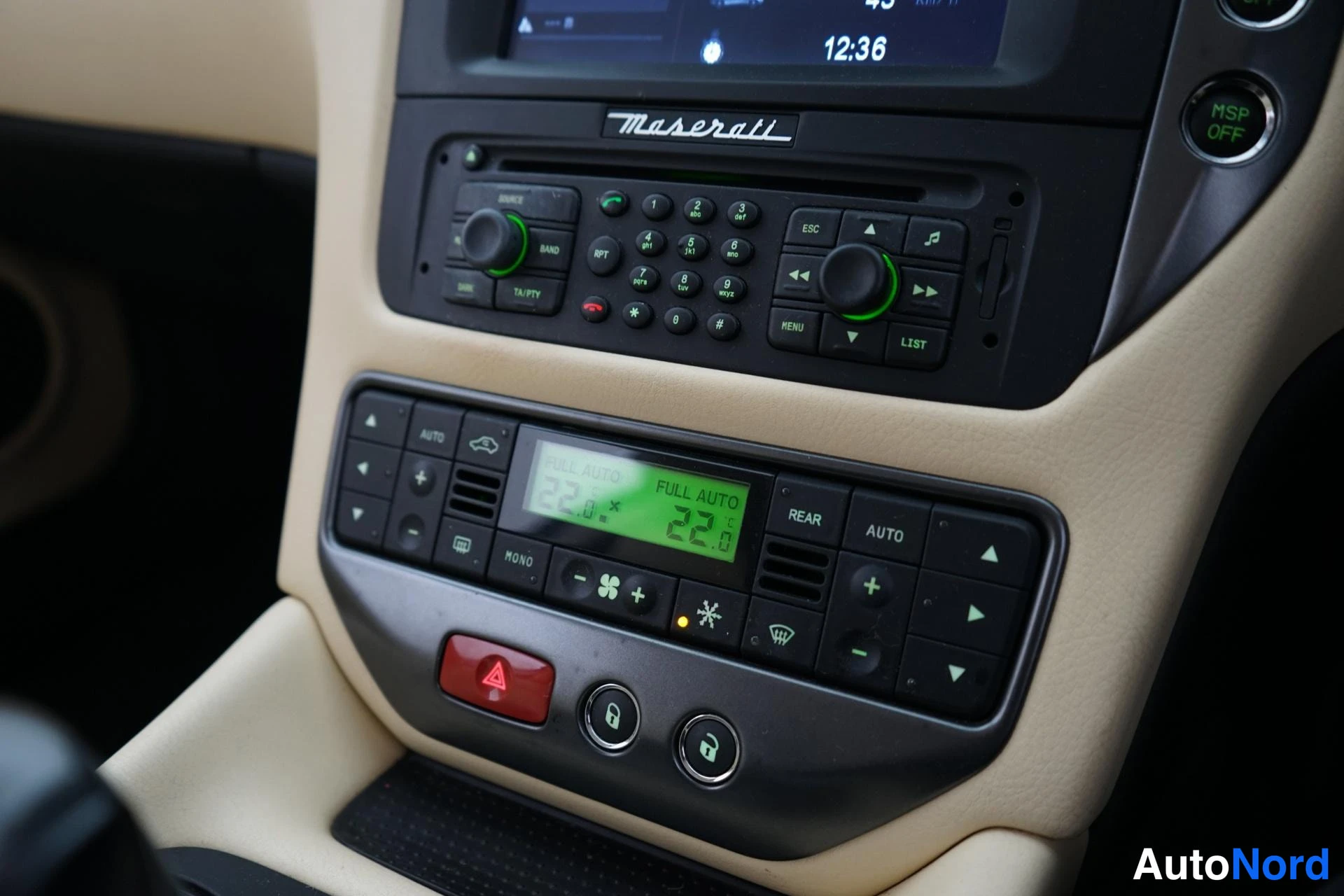 Sininen Maserati Granturismo 2008, yksityiskohta, kuva 11