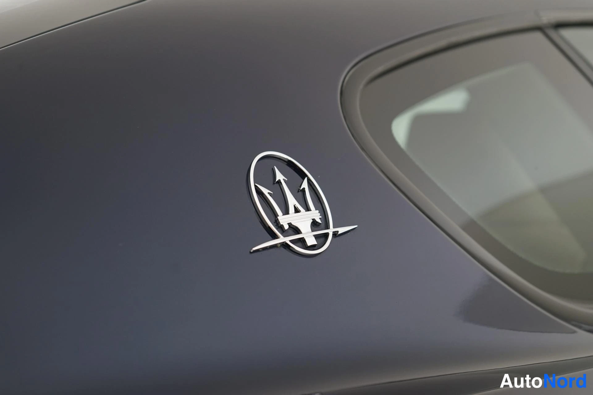 Sininen Maserati Granturismo 2008, yksityiskohta, kuva 12