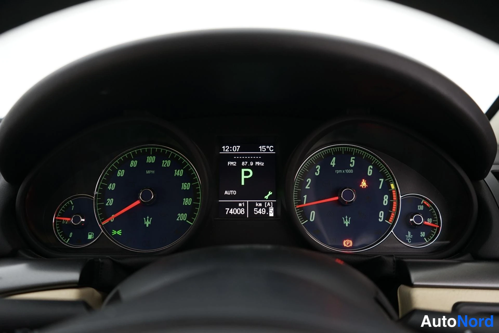 Sininen Maserati Granturismo 2008, yksityiskohta, kuva 16