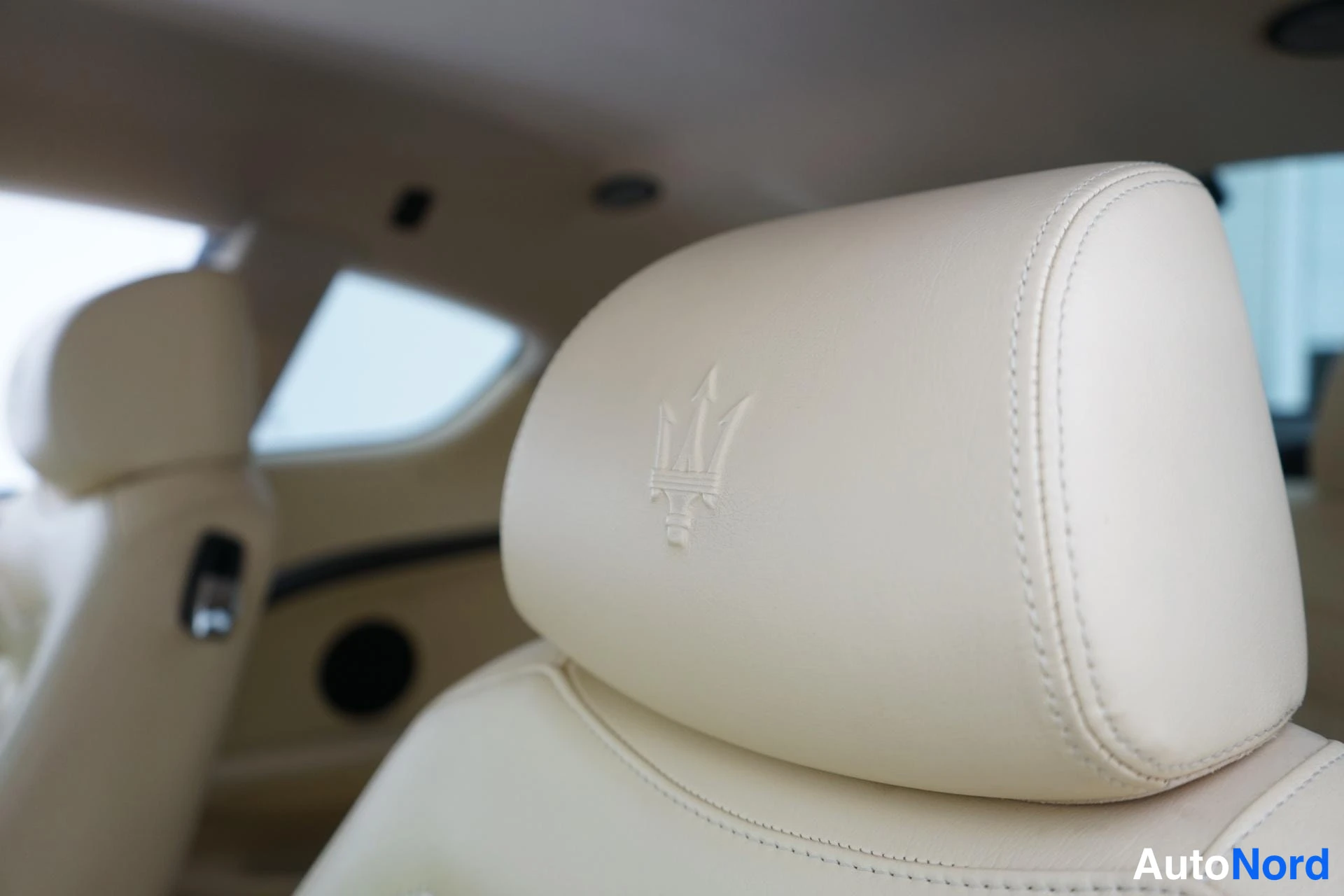 Sininen Maserati Granturismo 2008, yksityiskohta, kuva 9