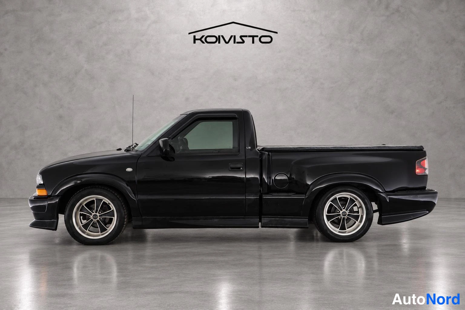 Musta Chevrolet S10 2002, takaviisto, kuva 4