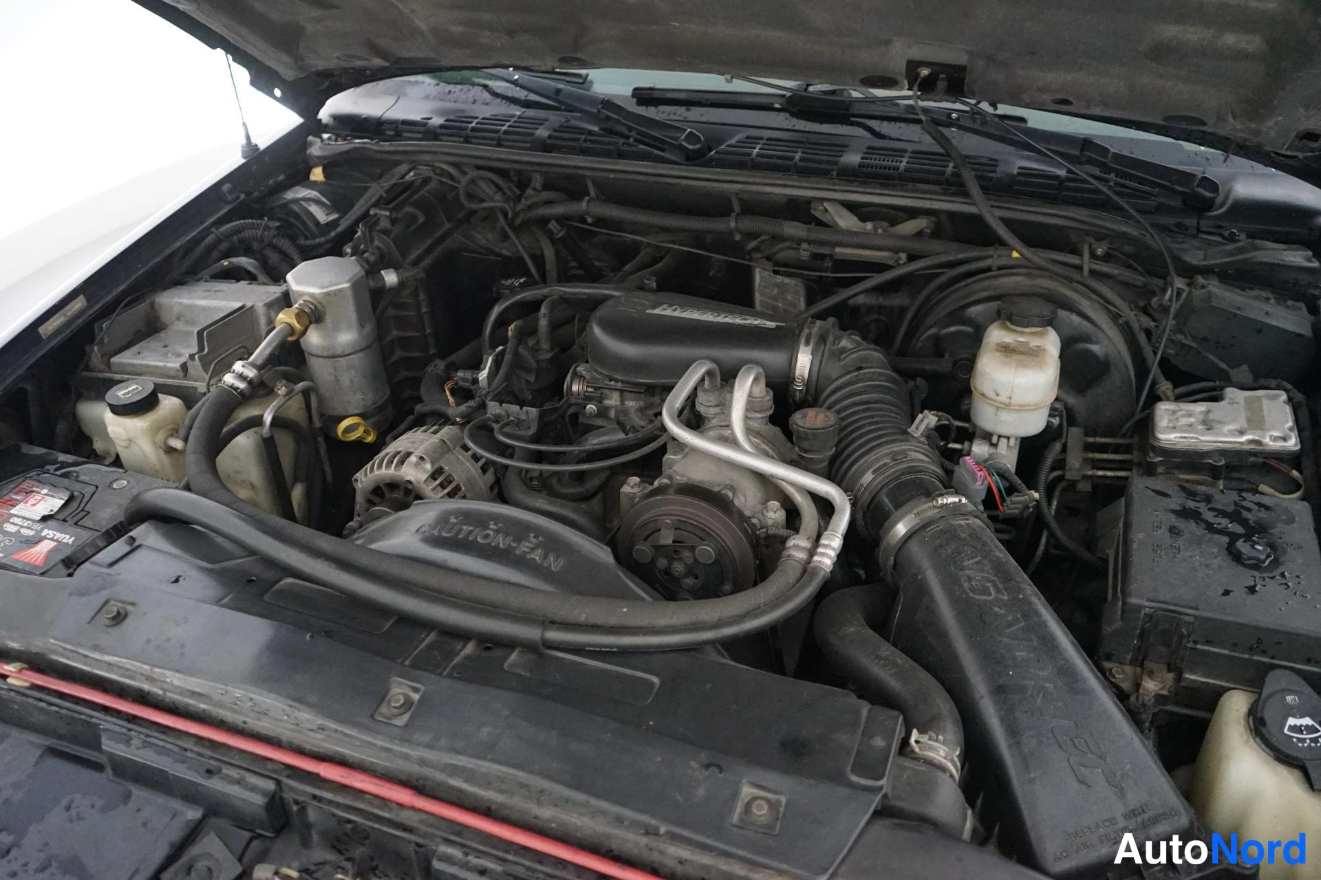 Musta Chevrolet S10 2002, moottoritila, kuva 11
