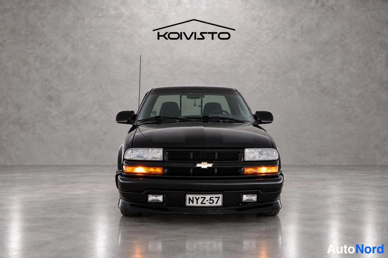 Musta Chevrolet S10 2002, edestä, kuva 3