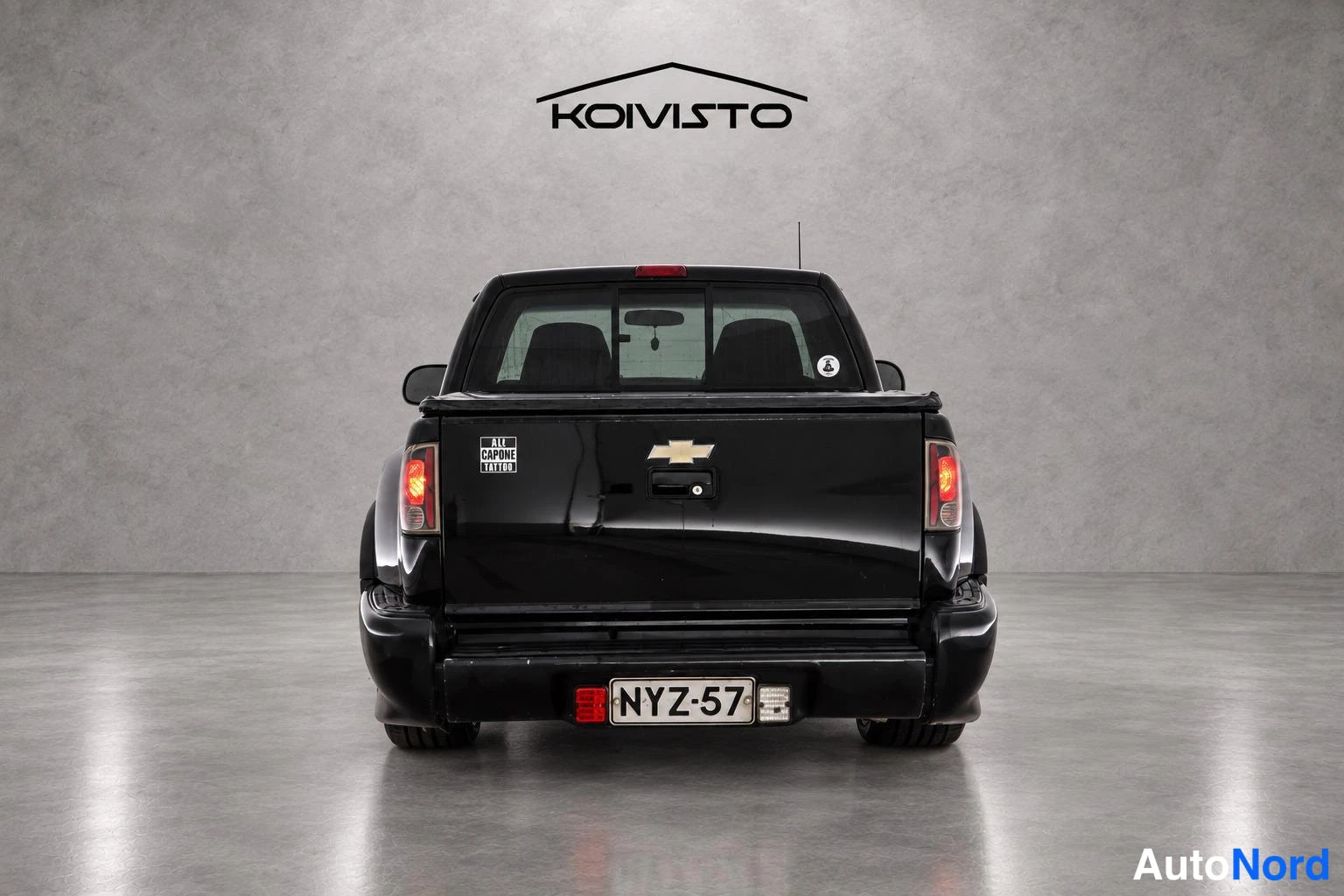 Musta Chevrolet S10 2002, takaa, kuva 7