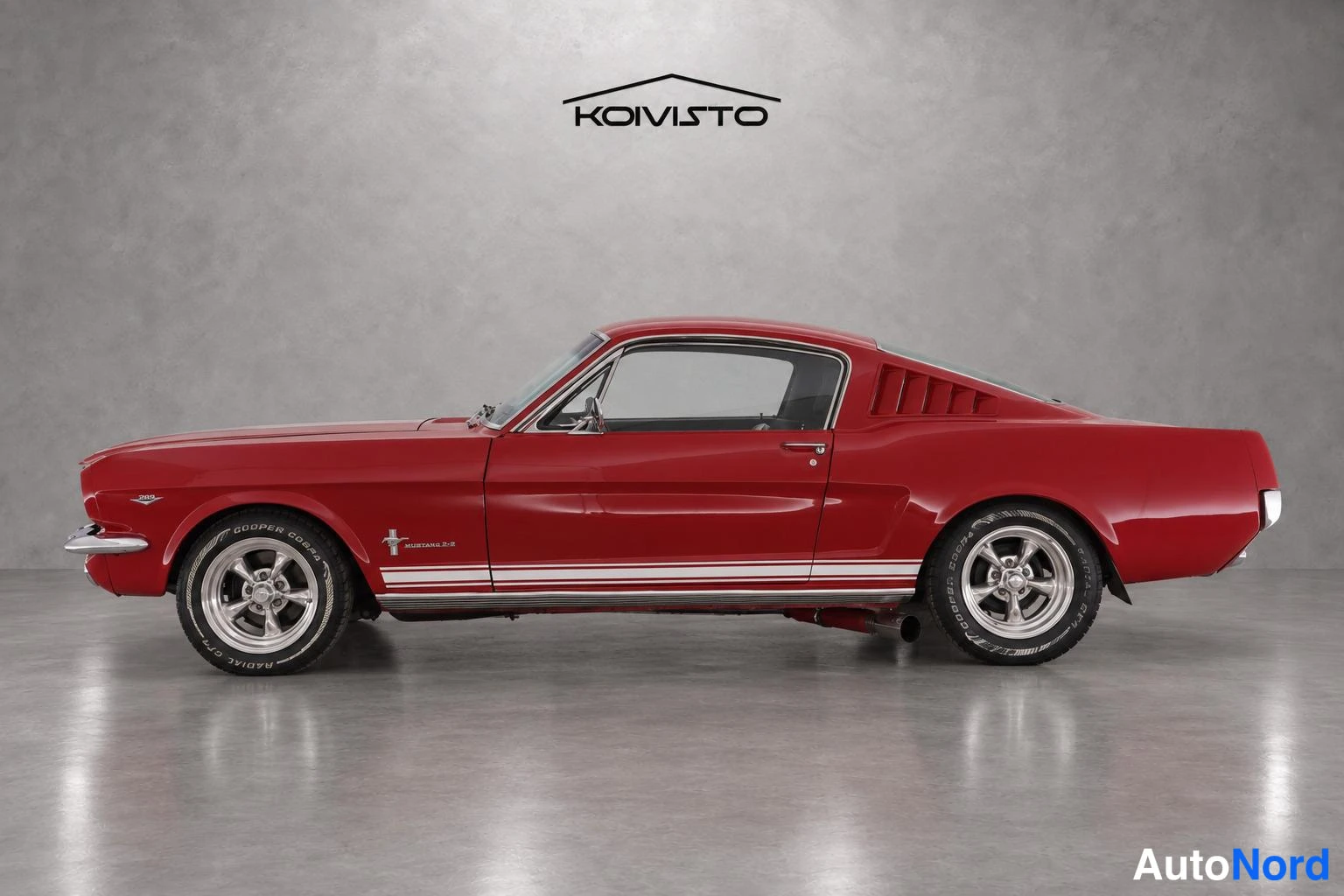 Punainen Ford Mustang 1966, sivulta, kuva 4