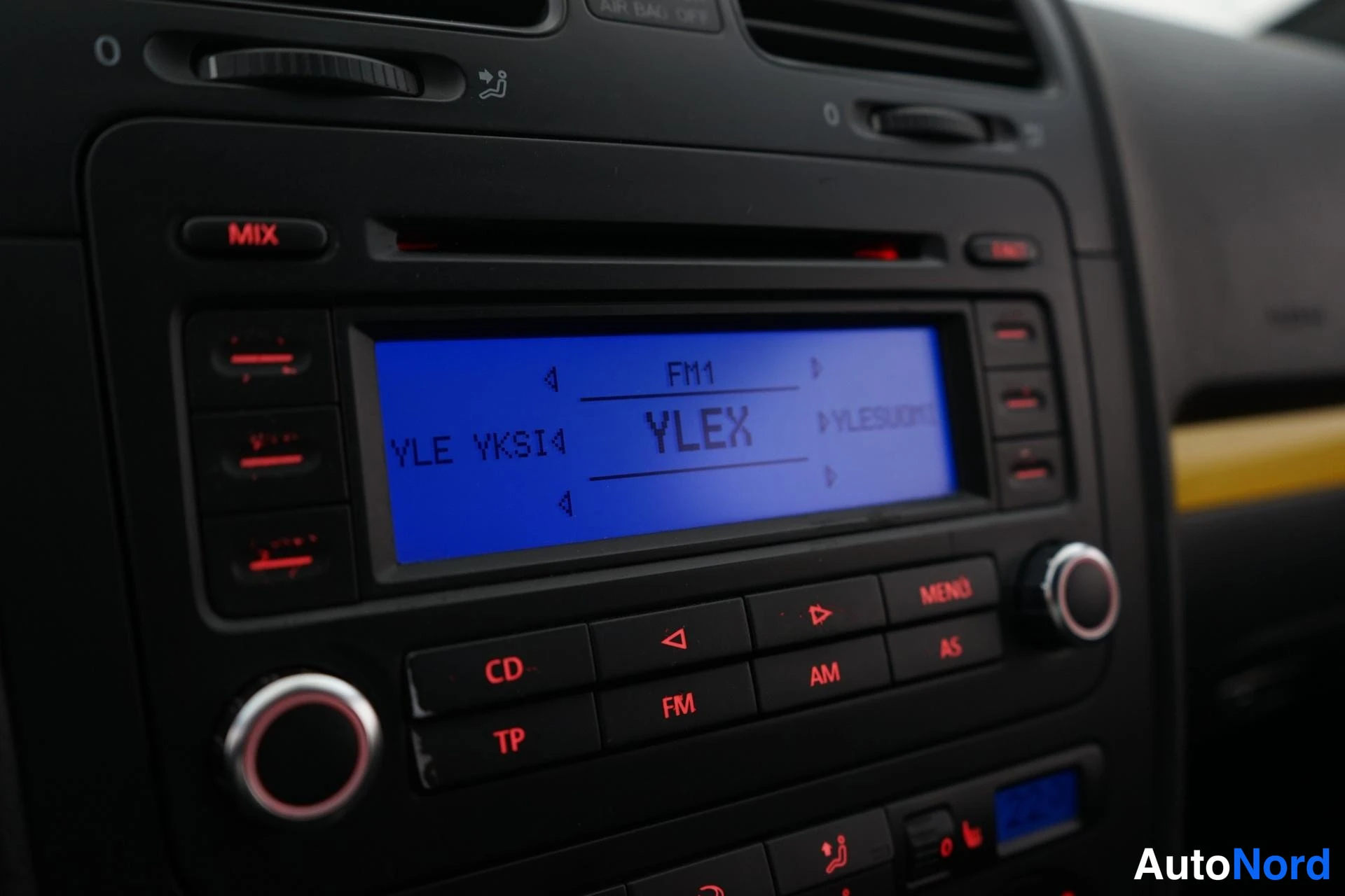 Keltainen Volkswagen Golf 2006, yksityiskohta, kuva 20