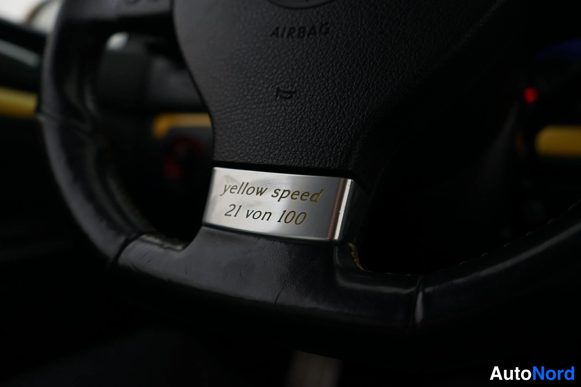 Keltainen Volkswagen Golf 2006, yksityiskohta, kuva 22