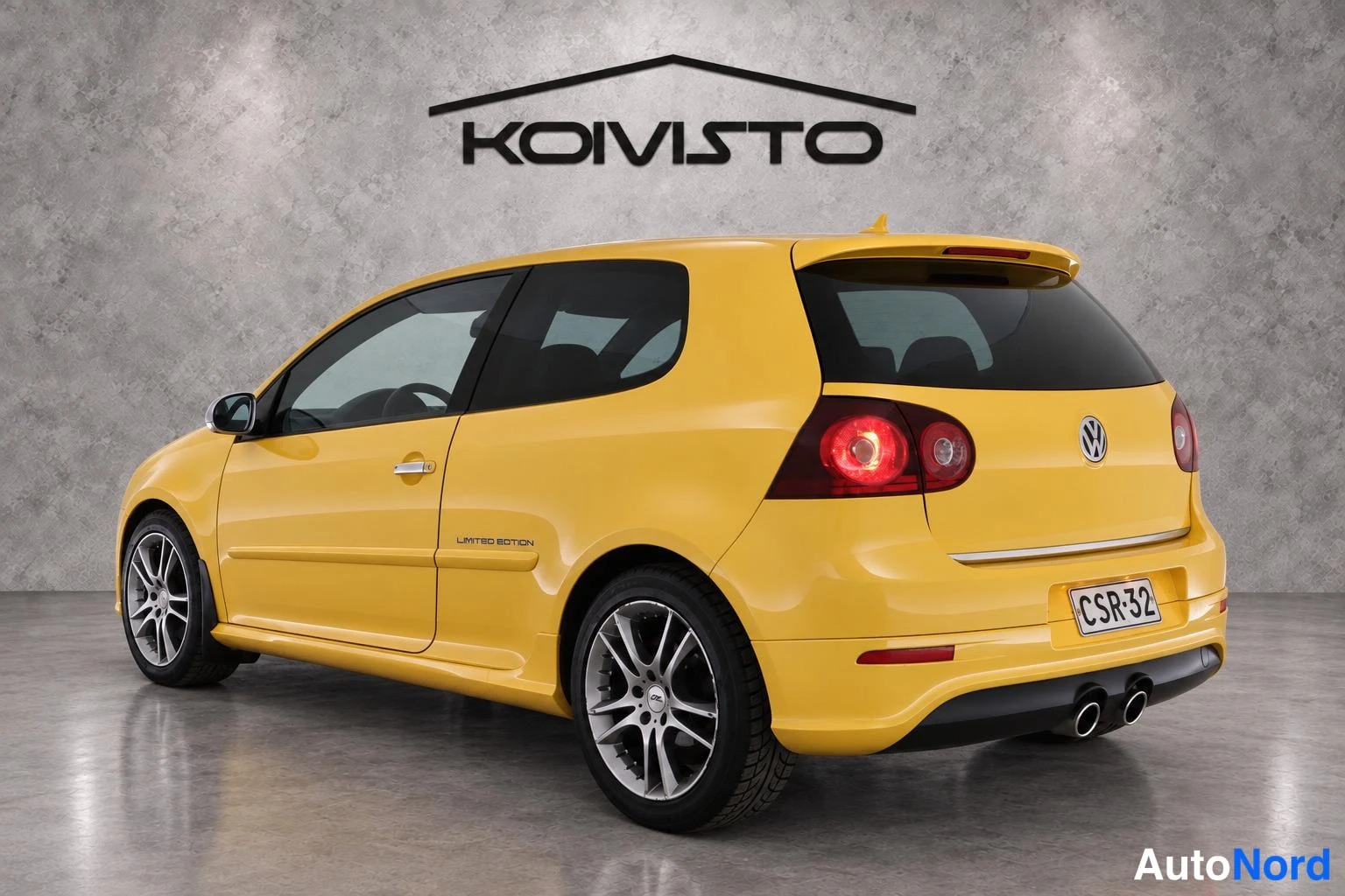 Keltainen Volkswagen Golf 2006, takaviisto, kuva 4