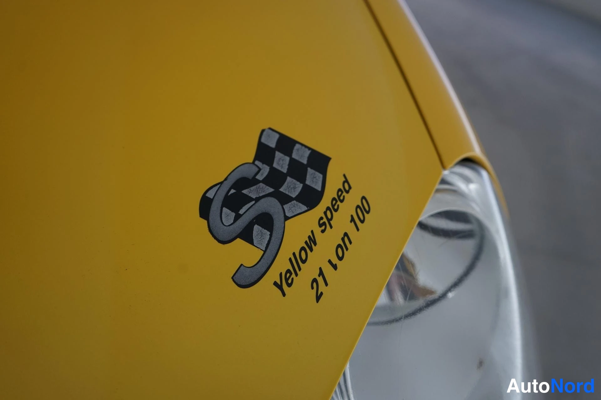 Keltainen Volkswagen Golf 2006, yksityiskohta, kuva 16