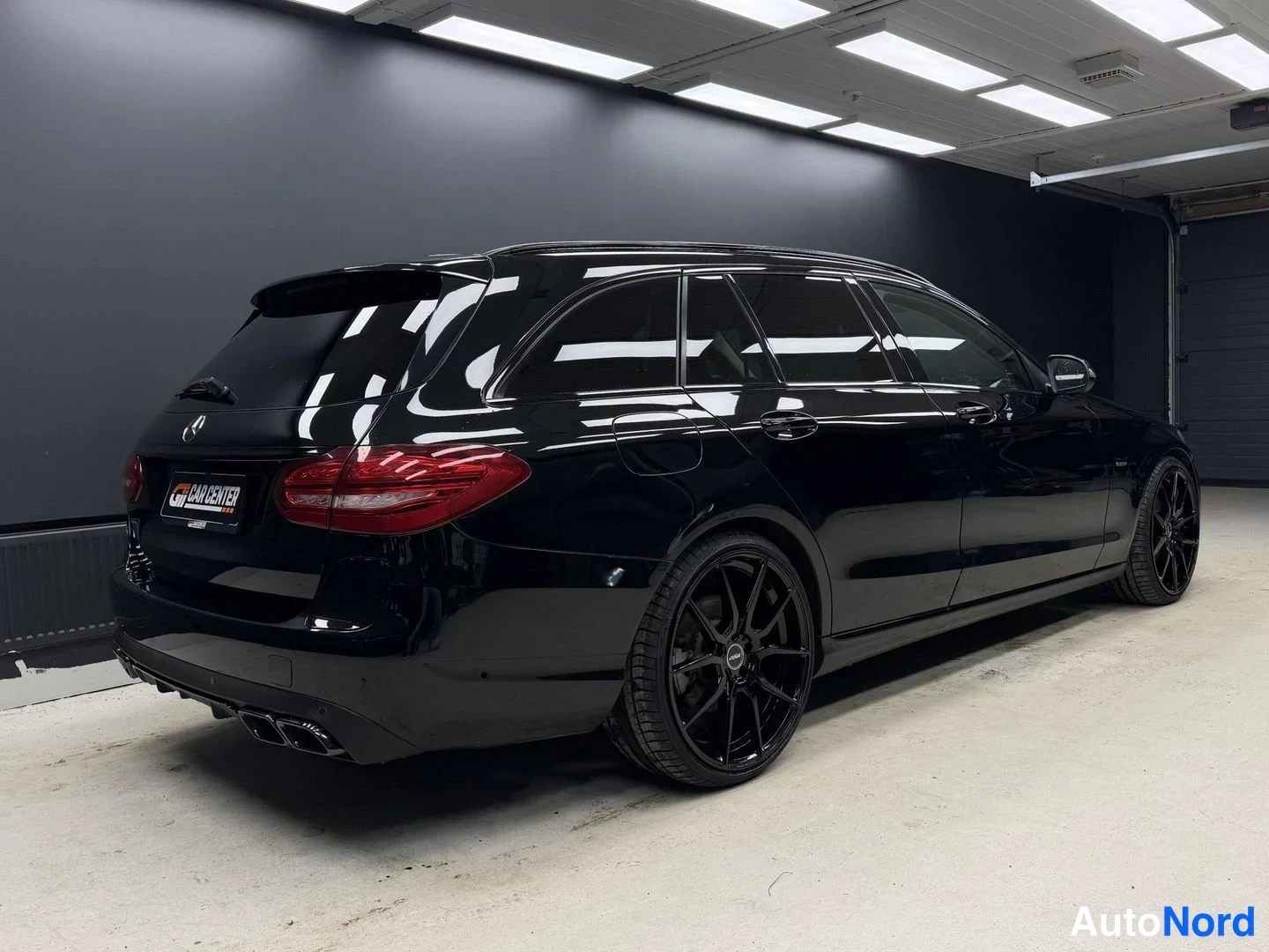 Black Mercedes-Benz C 350 e 2017, rear three-quarter, photo 5