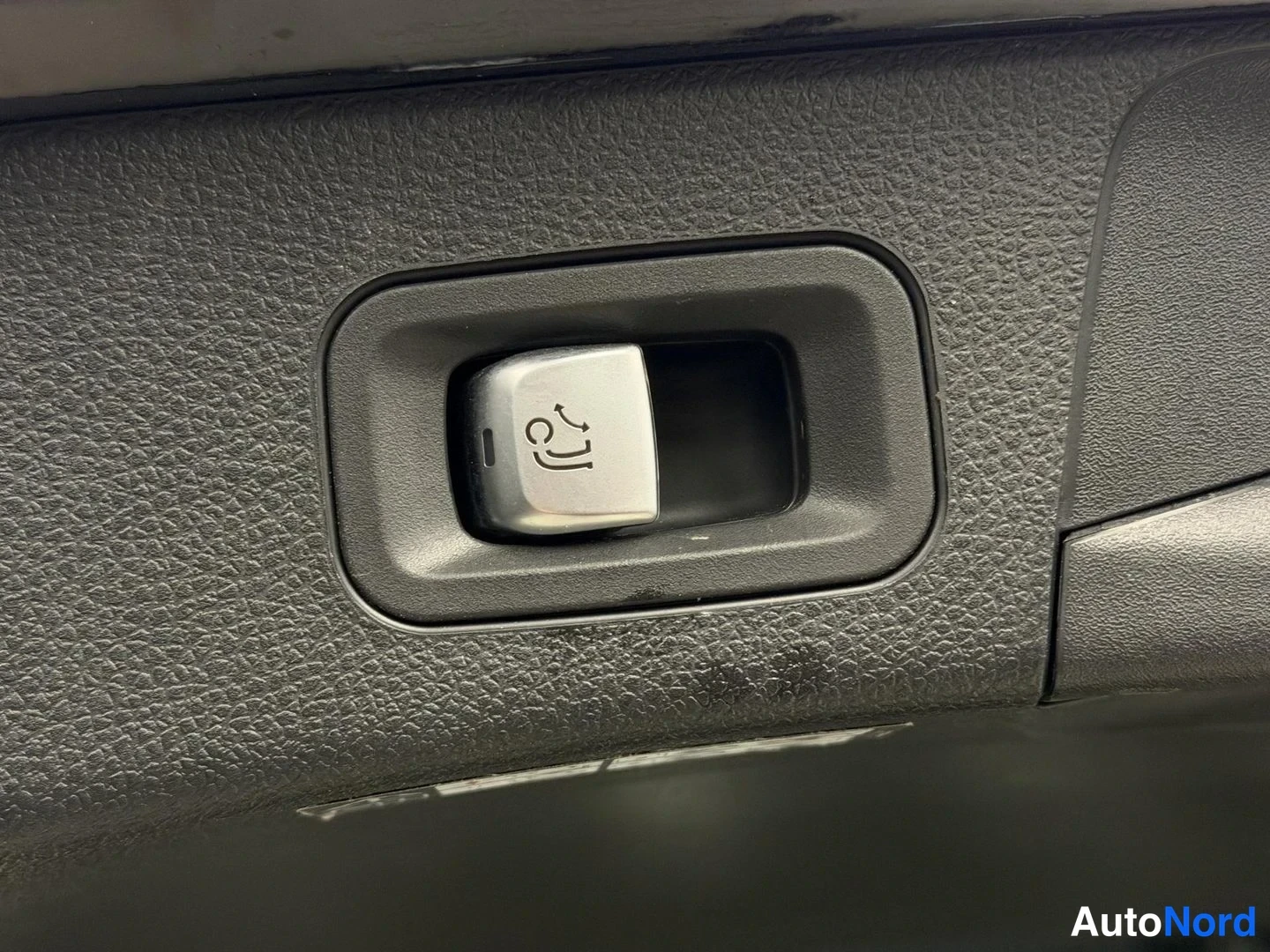 Black Mercedes-Benz C 350 e 2017, detail, photo 18