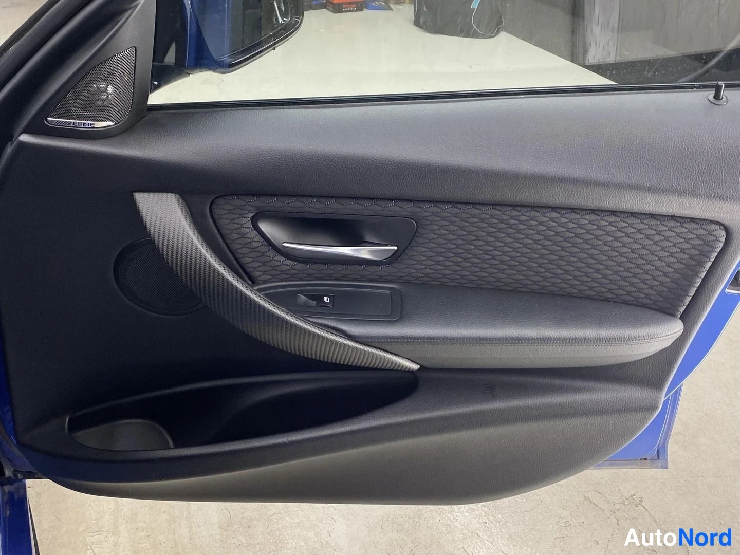 Blå BMW 320i xDrive 2013, detalj, bild 19