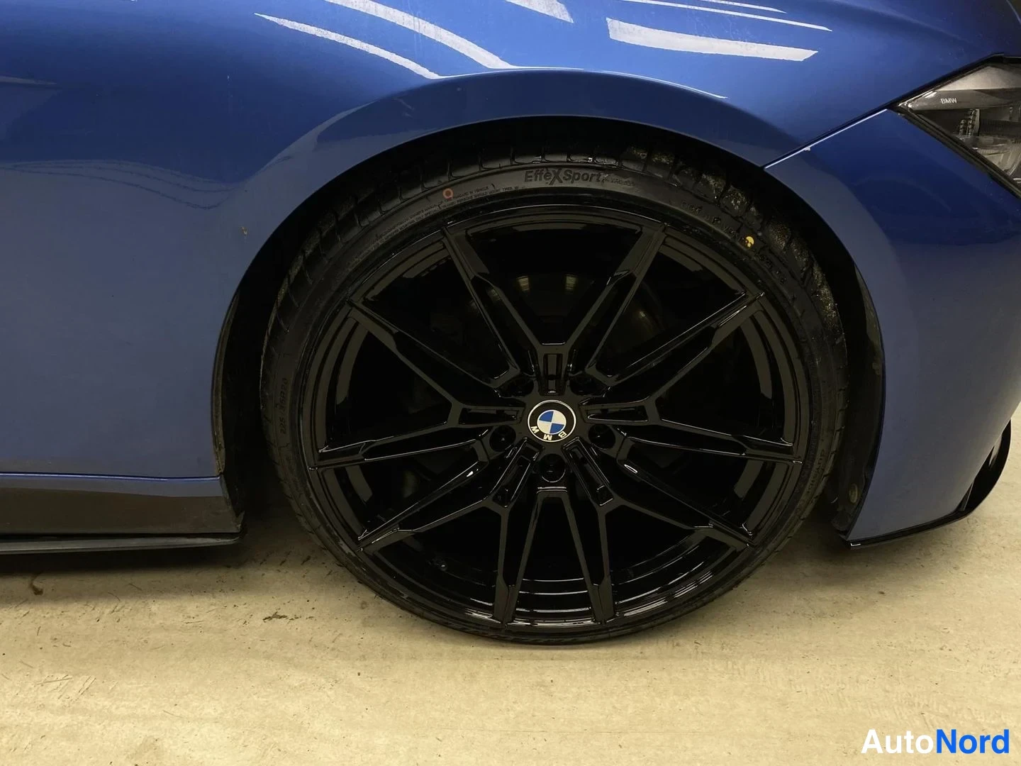 Blå BMW 320i xDrive 2013, detalj, bild 17