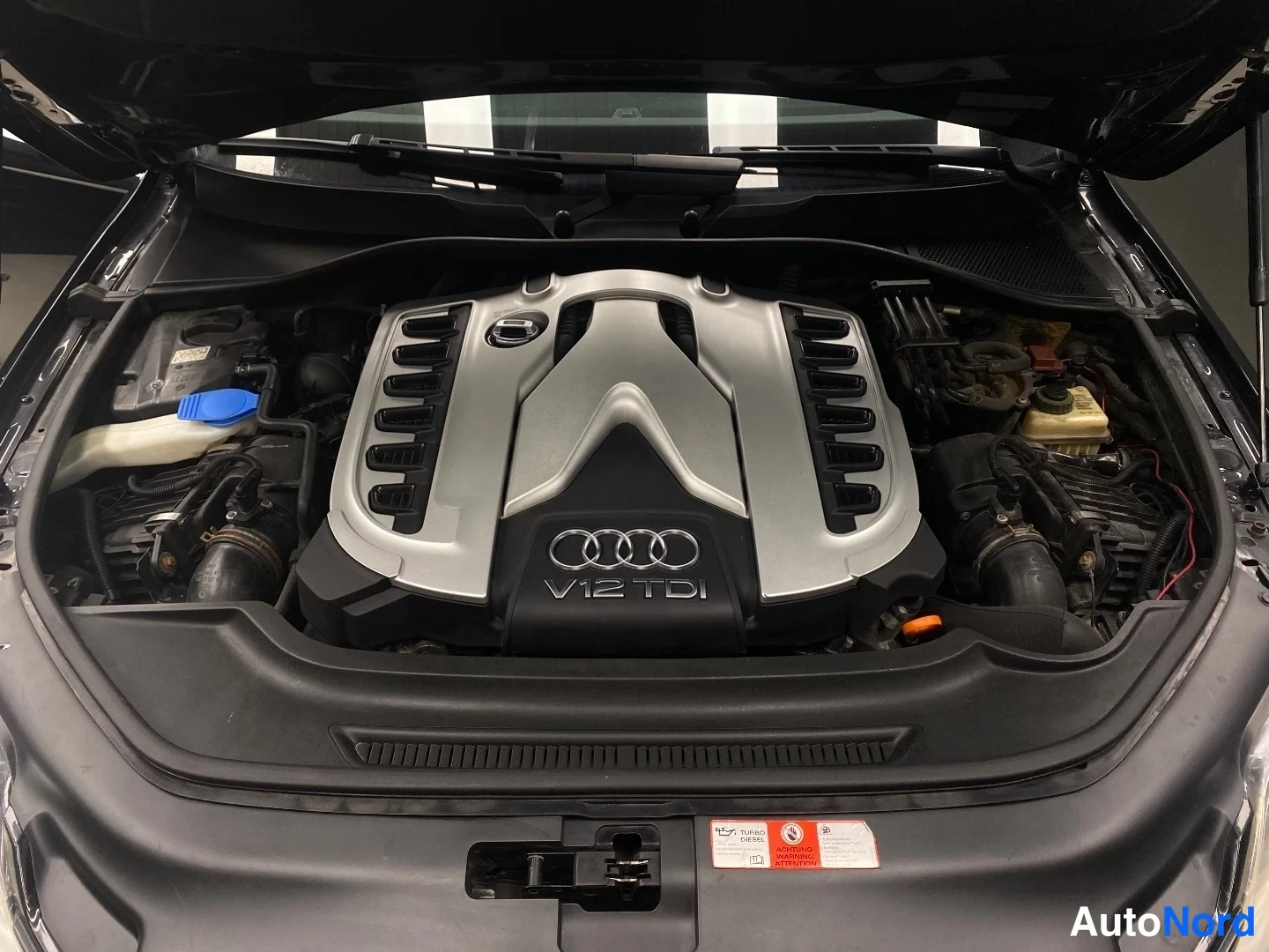 Musta Audi Q7 2009, moottoritila, kuva 18