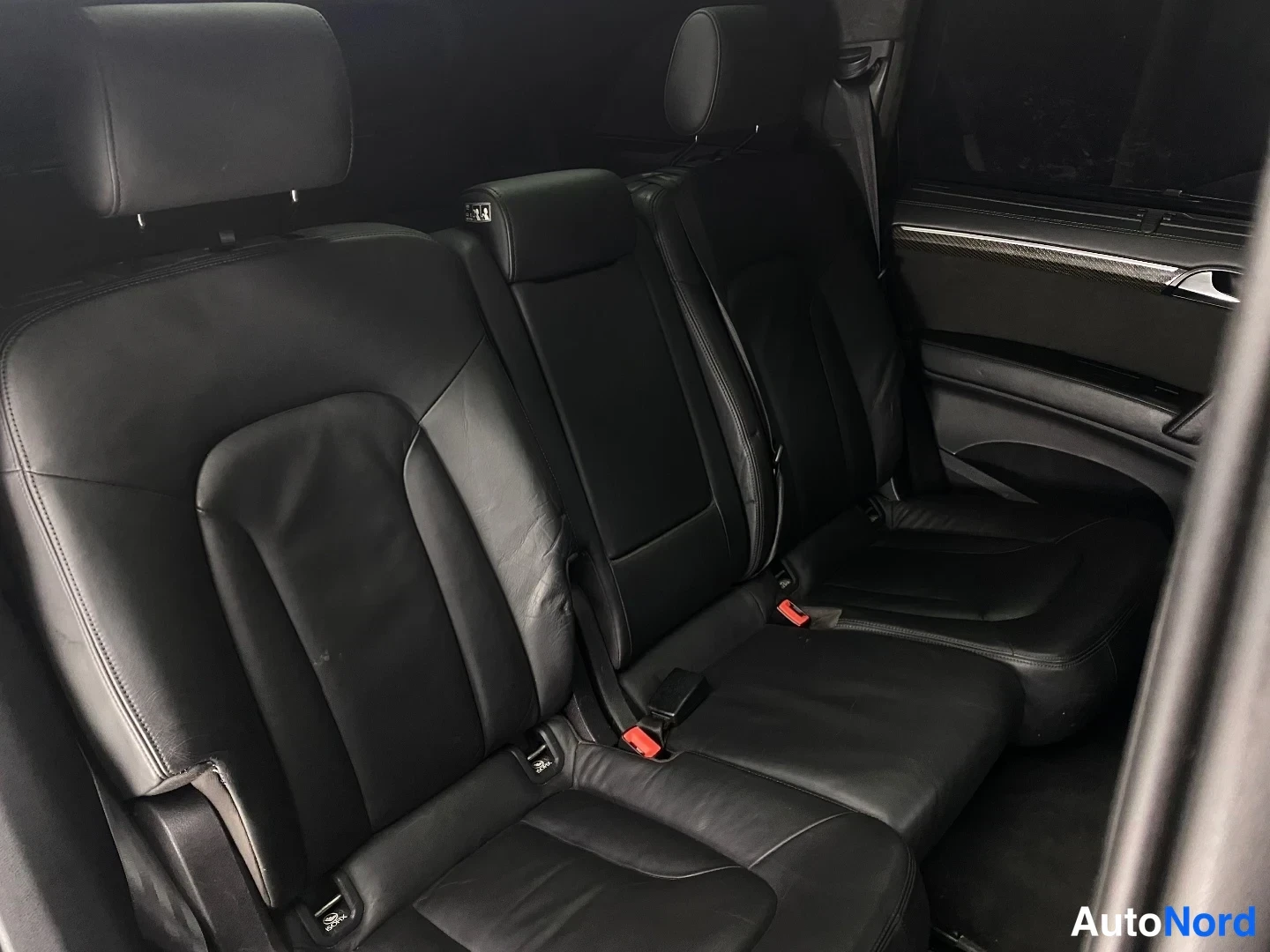 Musta Audi Q7 2009, takaistuimet, kuva 16