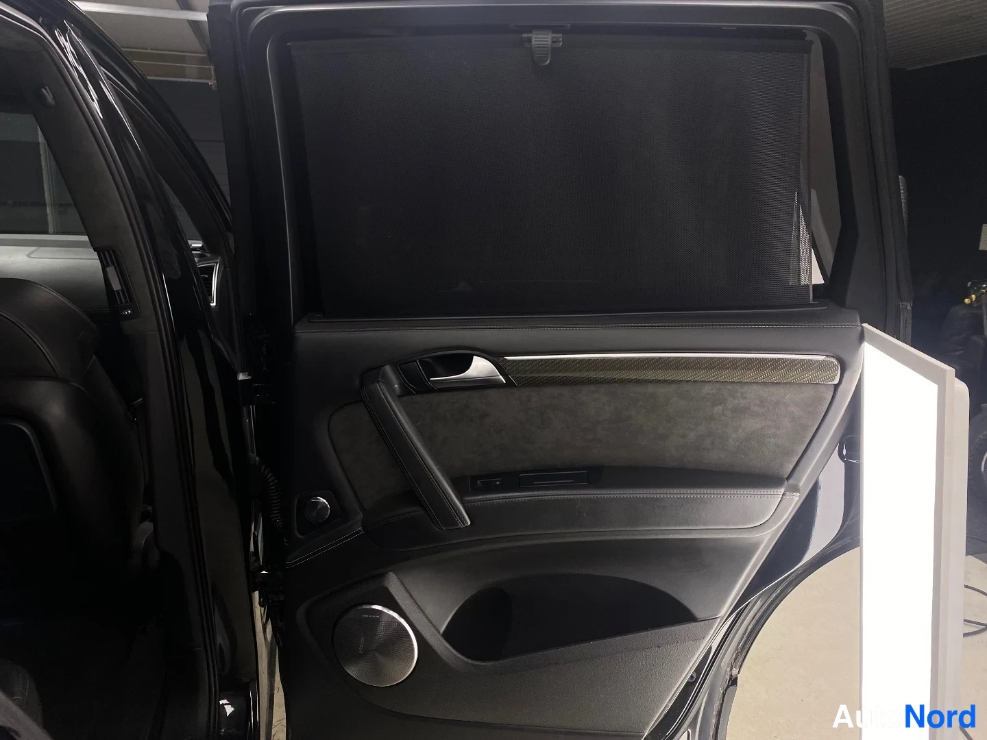 Musta Audi Q7 2009, yksityiskohta, kuva 24