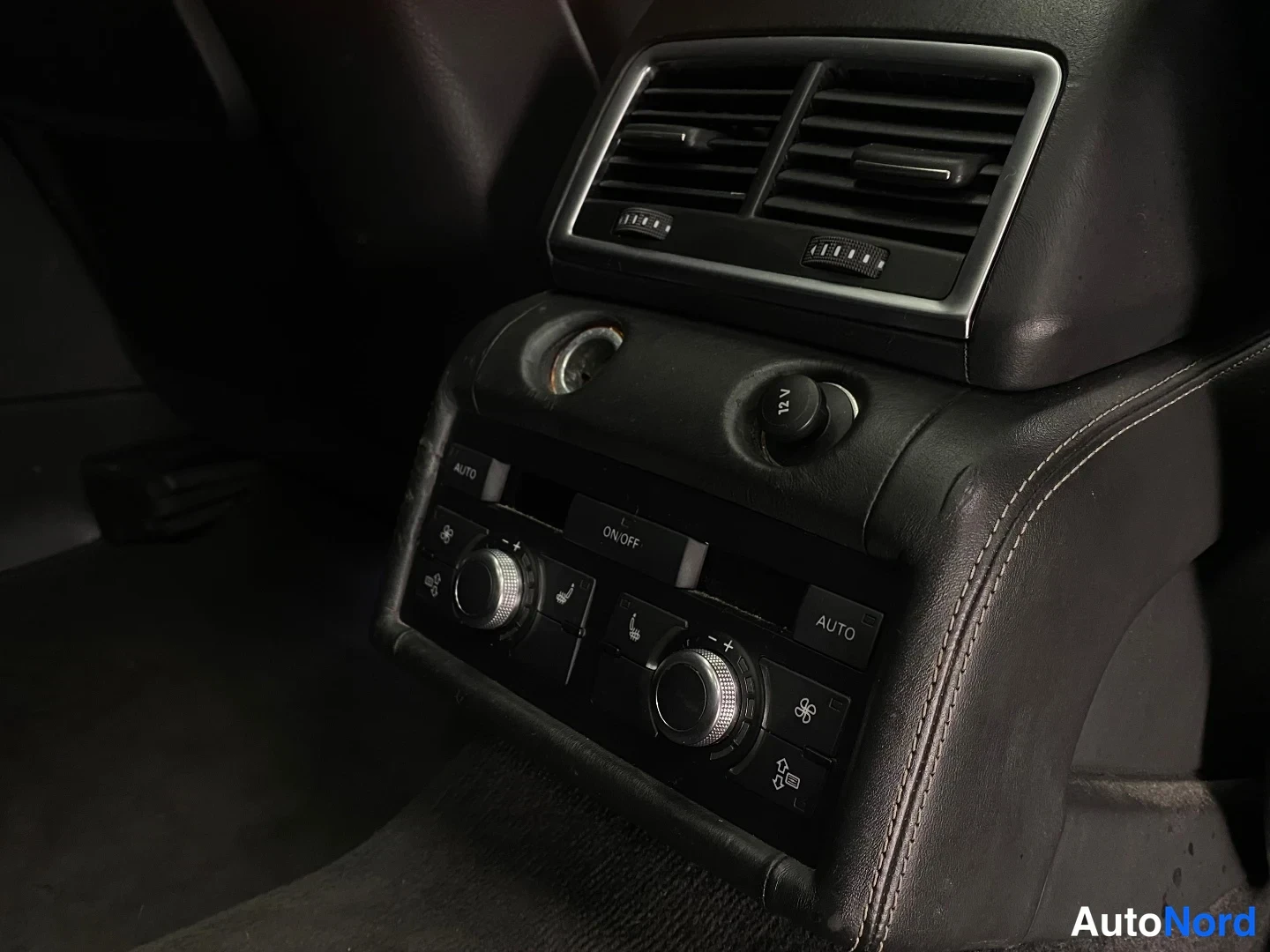 Musta Audi Q7 2009, yksityiskohta, kuva 28