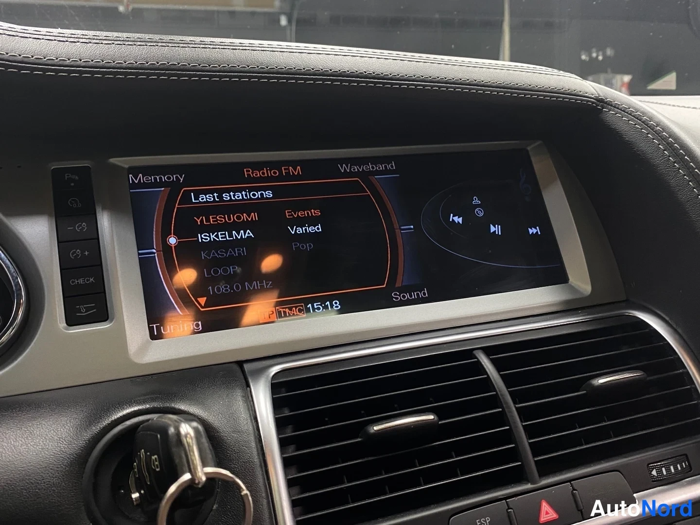Musta Audi Q7 2009, yksityiskohta, kuva 31