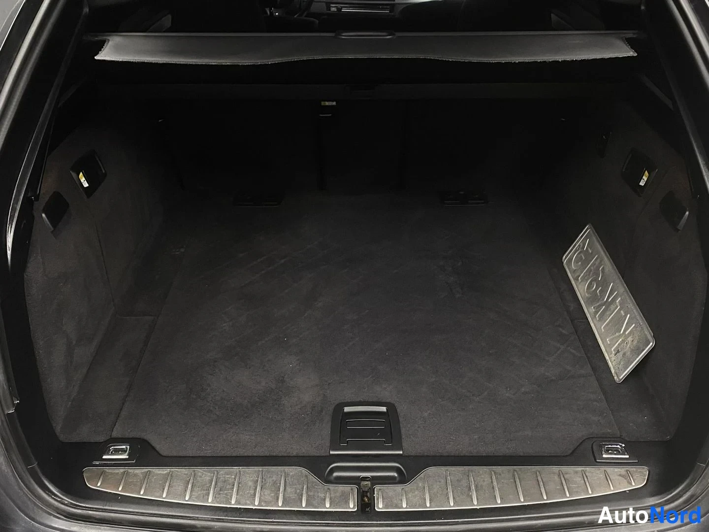 Harmaa BMW 528i xDrive 2013, tavaratila, kuva 14