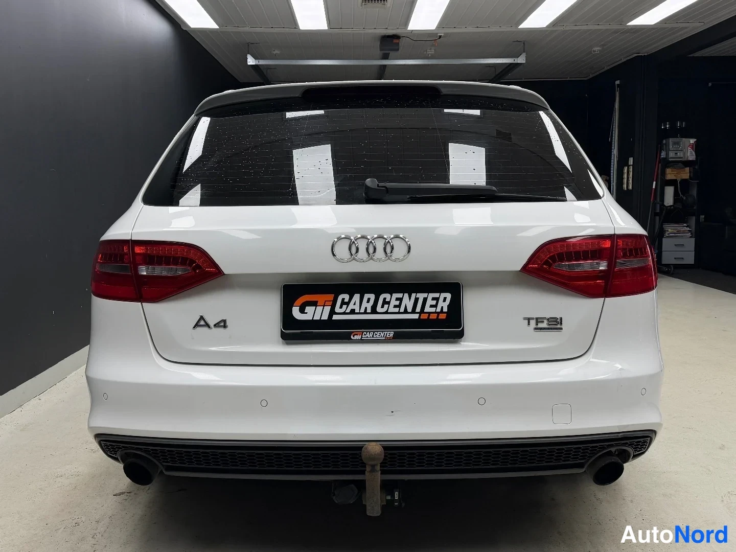 Vit Audi A4 2014, bakifrån, bild 6