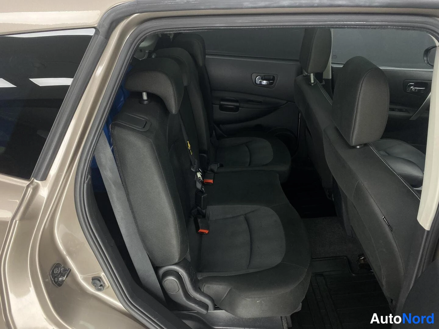 Harmaa Nissan Qashqai+2 2010, takaistuimet, kuva 12