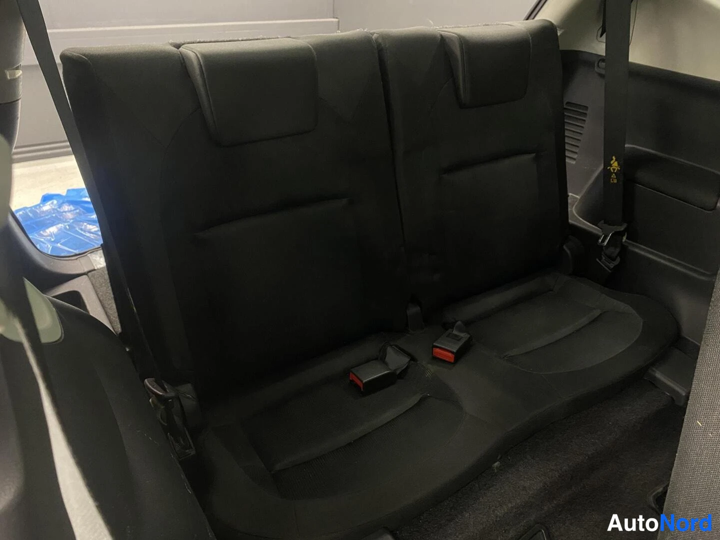 Harmaa Nissan Qashqai+2 2010, takaistuimet, kuva 14