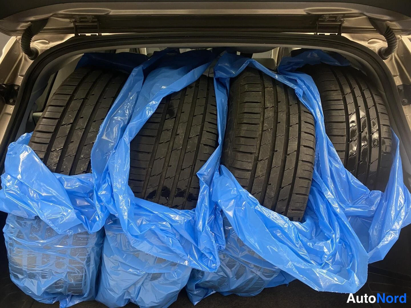 Harmaa Nissan Qashqai+2 2010, tavaratila, kuva 15